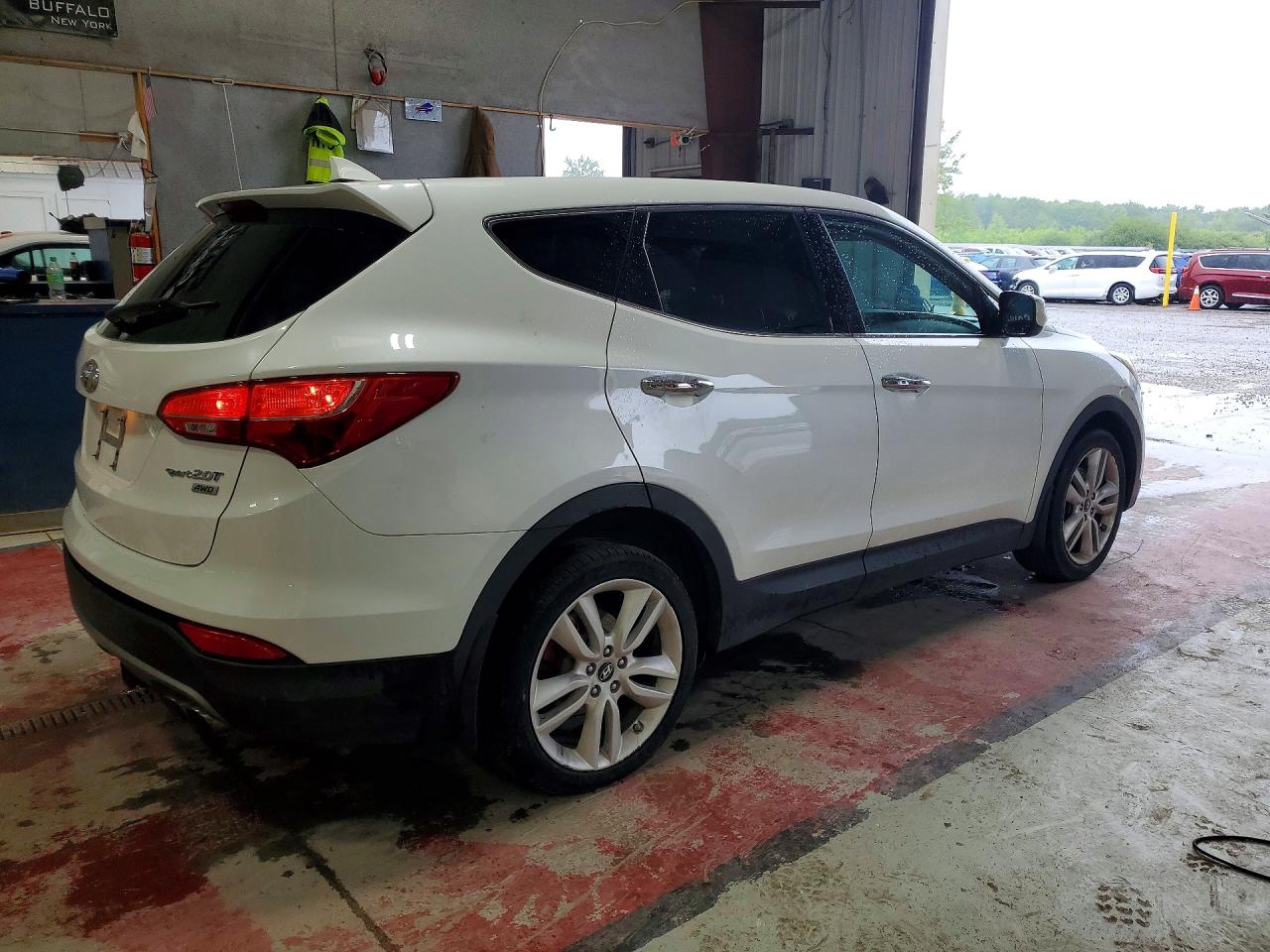 2013 Hyundai Santa Fe Sport 2.0t White vin: 5XYZWDLAXDG026977