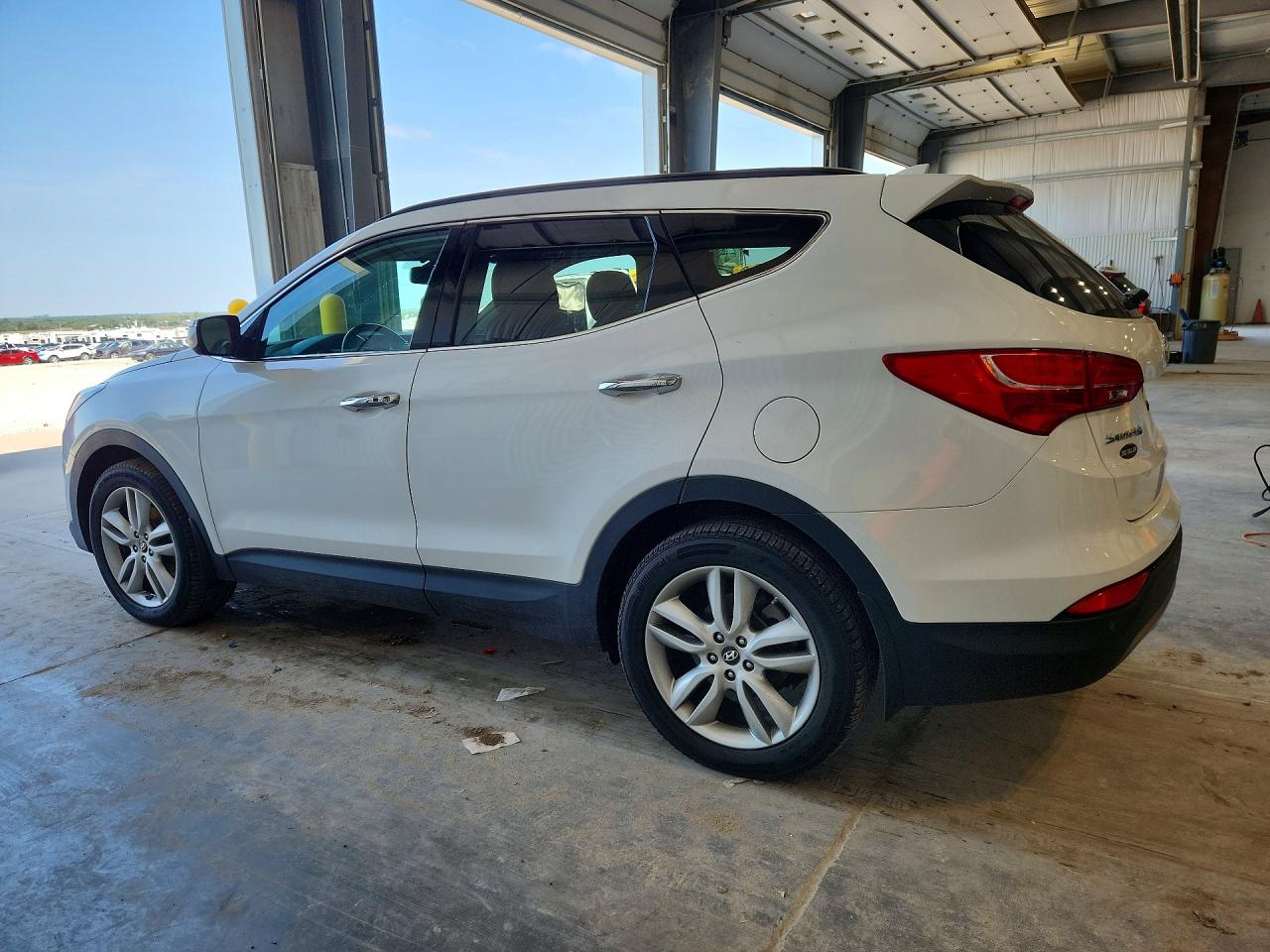 2014 Hyundai Santa Fe Sport 2.0t White vin: 5XYZWDLAXEG216845