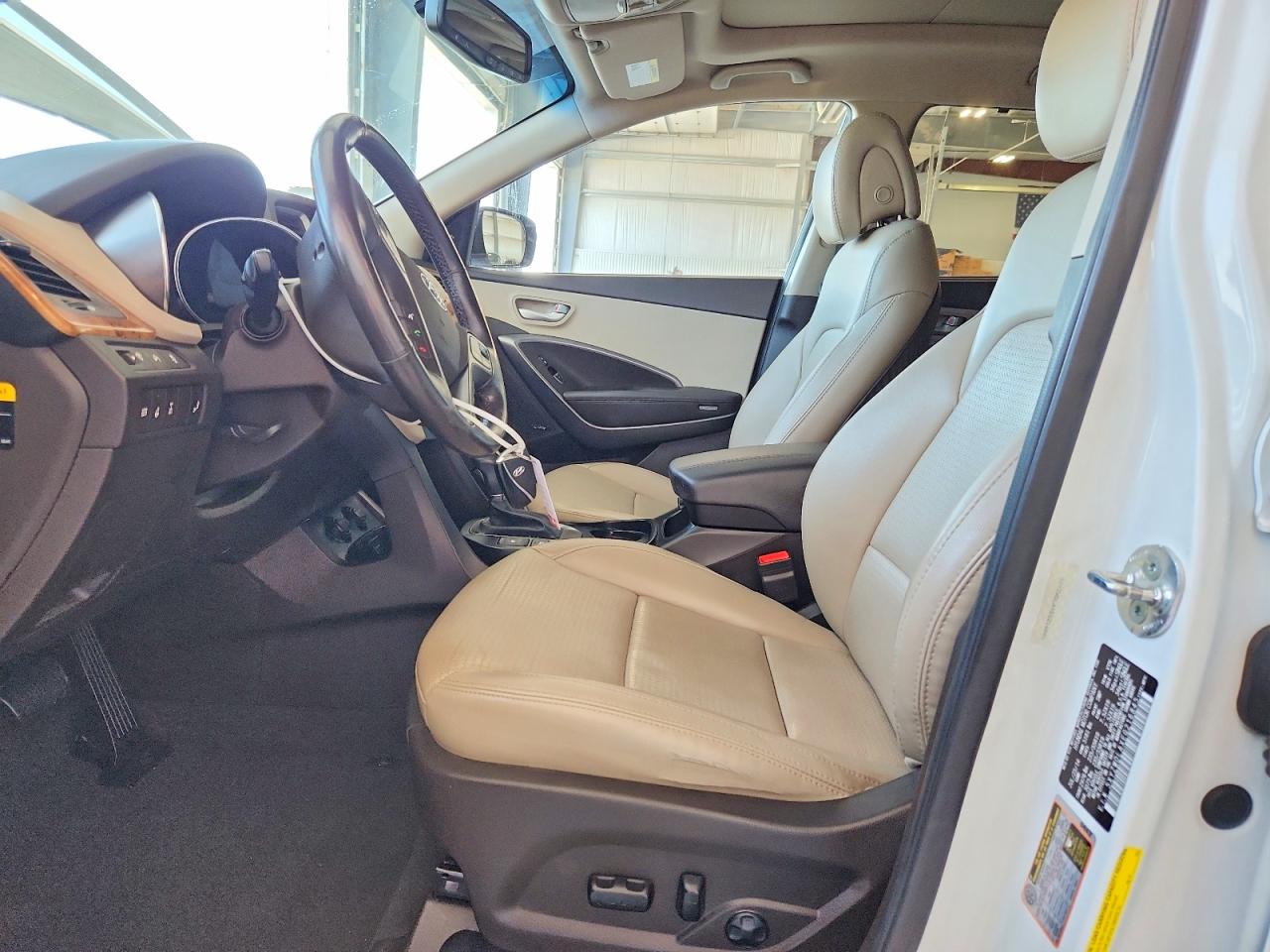 2014 Hyundai Santa Fe Sport 2.0t White vin: 5XYZWDLAXEG216845