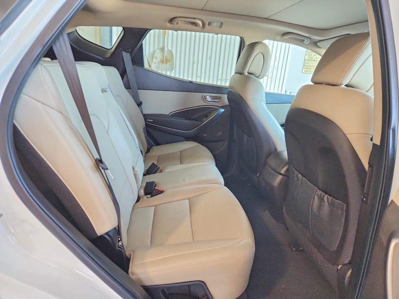 2014 Hyundai Santa Fe Sport 2.0t White vin: 5XYZWDLAXEG216845