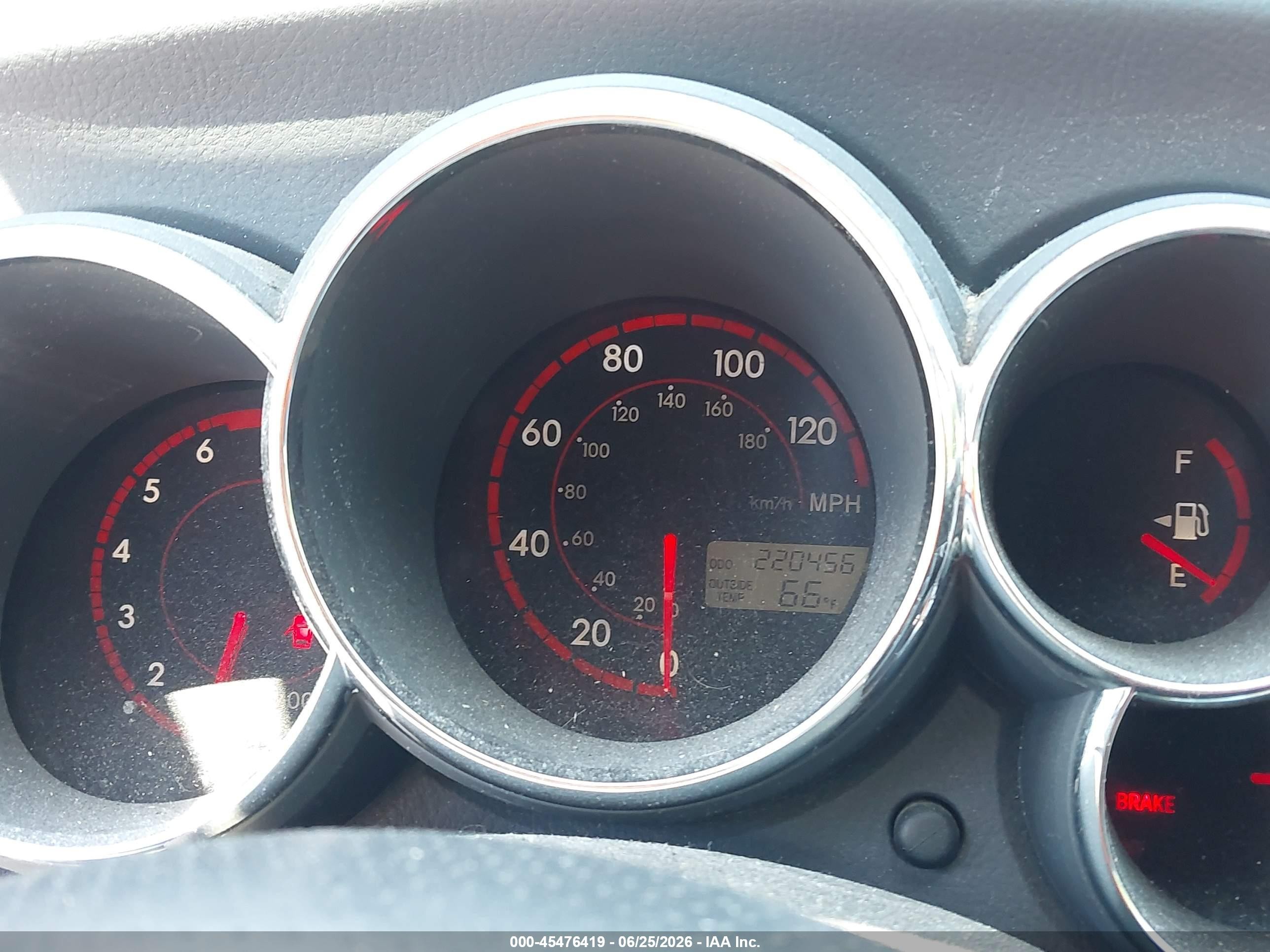2004 Pontiac Vibe   Серебряный vin: 5Y2SL62804Z451064