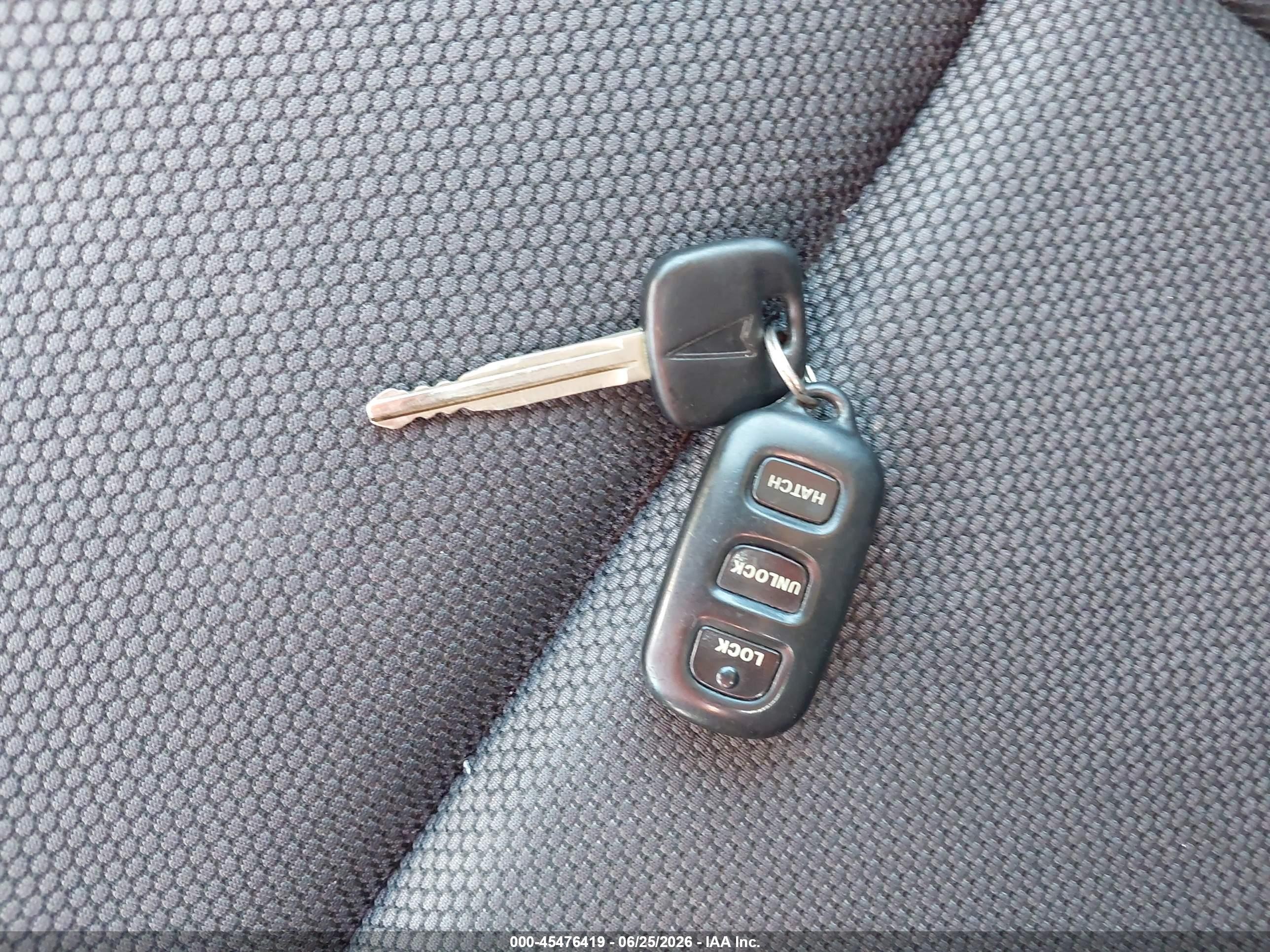 2004 Pontiac Vibe   Серебряный vin: 5Y2SL62804Z451064