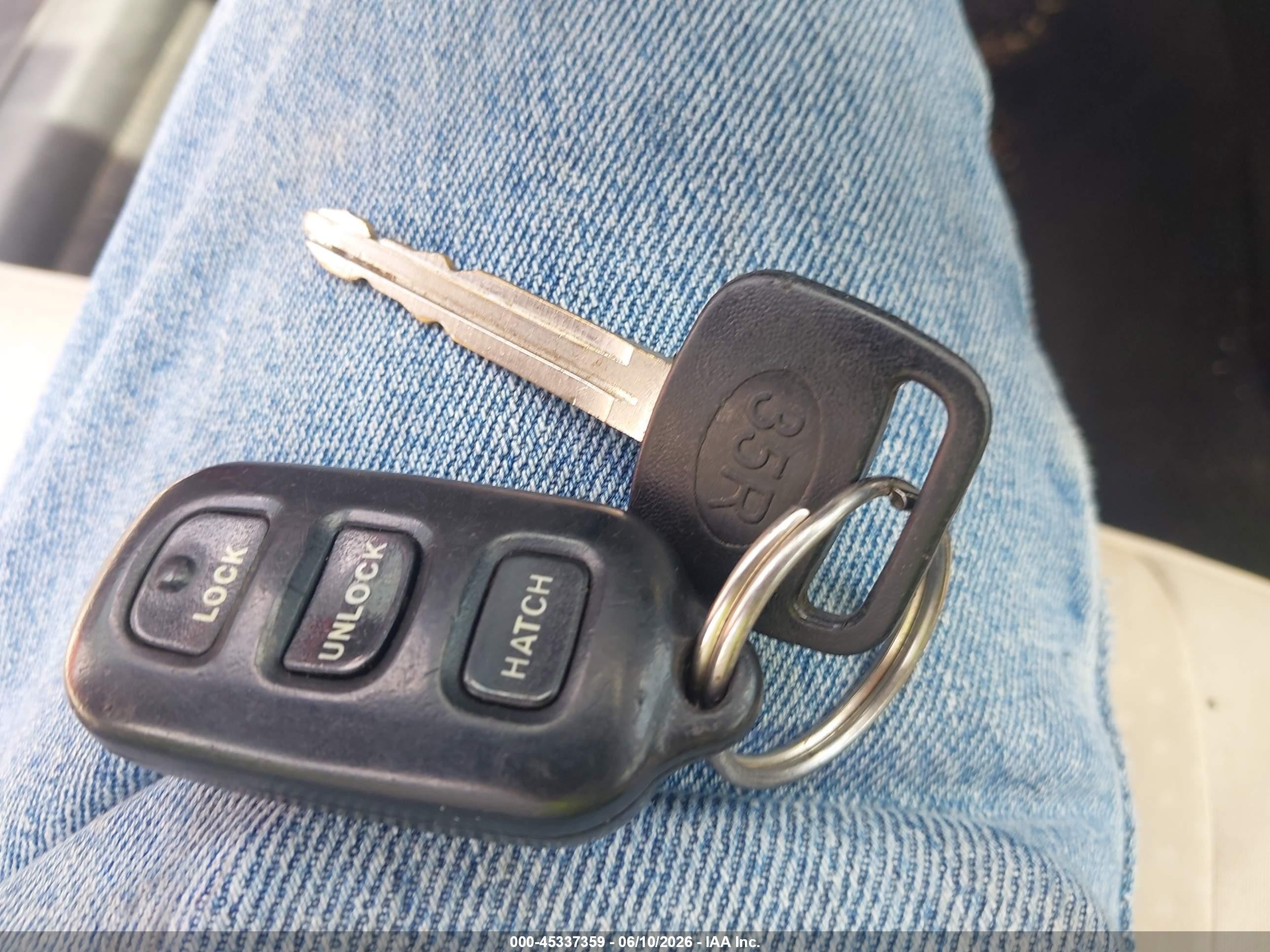 2004 Pontiac Vibe   Red vin: 5Y2SL62824Z404473