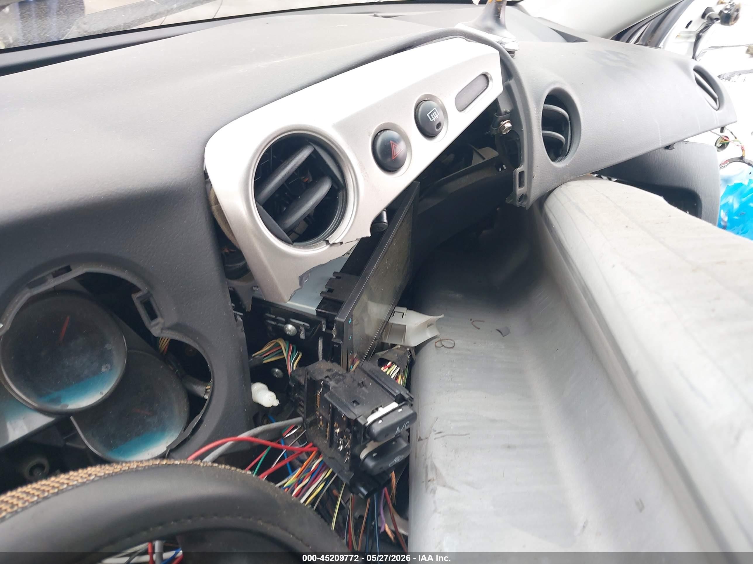 2004 Pontiac Vibe   White vin: 5Y2SL62834Z411691
