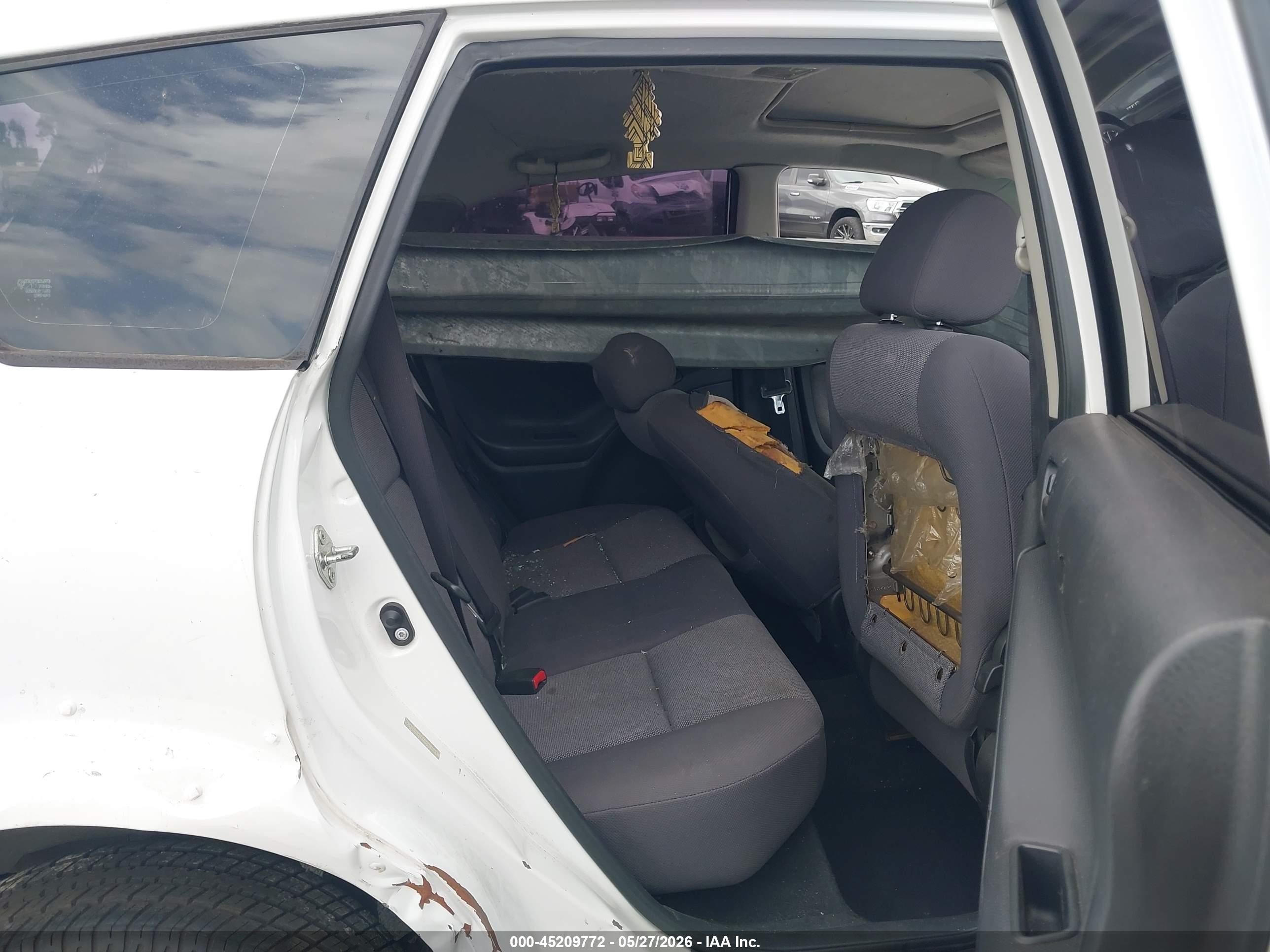 2004 Pontiac Vibe   White vin: 5Y2SL62834Z411691