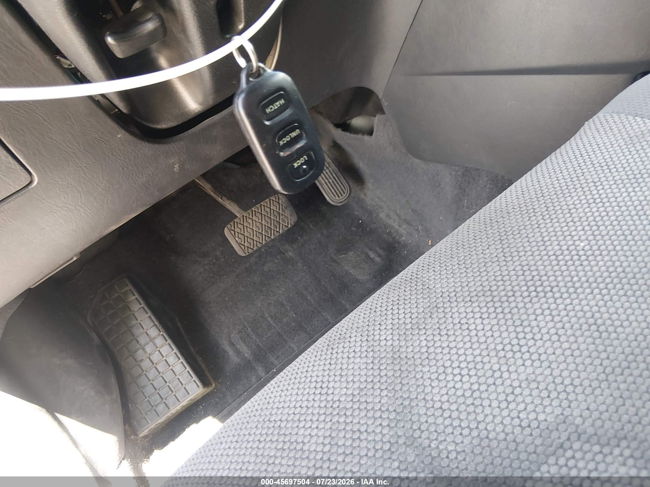 2004 Pontiac Vibe   Gray vin: 5Y2SL62844Z439094
