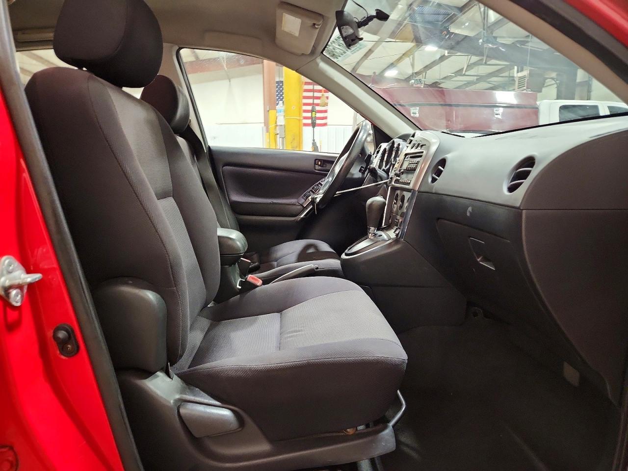 2004 Pontiac Vibe Red vin: 5Y2SL62844Z453142