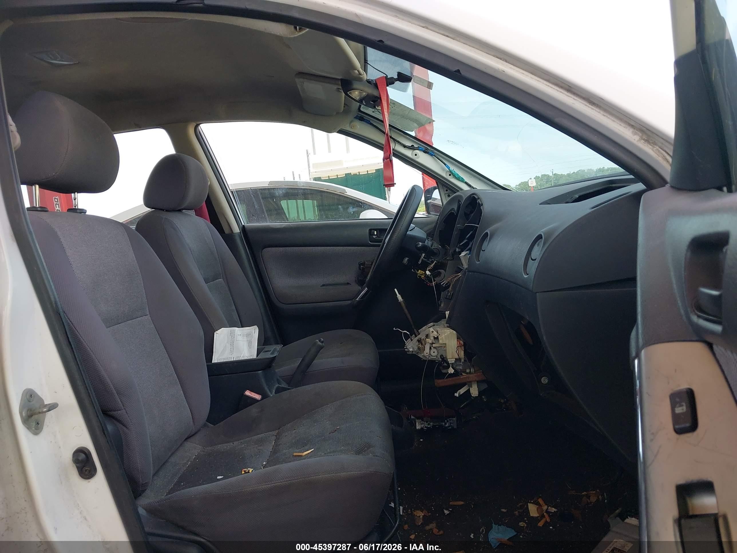 2003 Pontiac Vibe   White vin: 5Y2SL62883Z467589