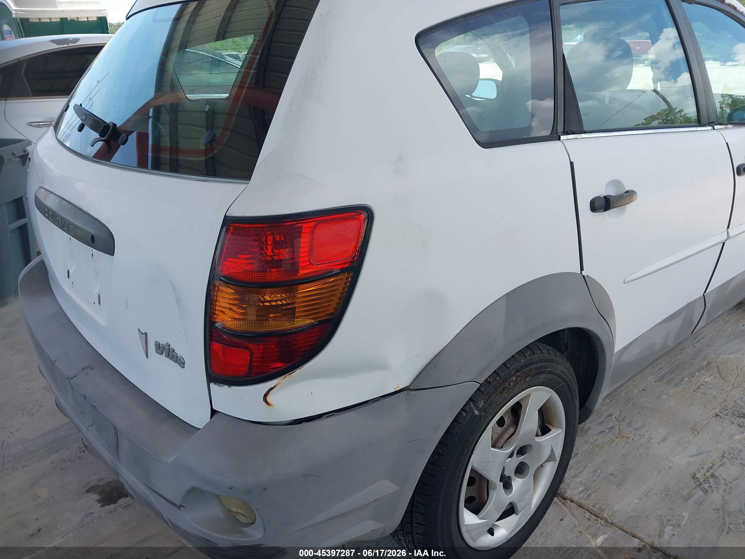 2003 Pontiac Vibe   White vin: 5Y2SL62883Z467589