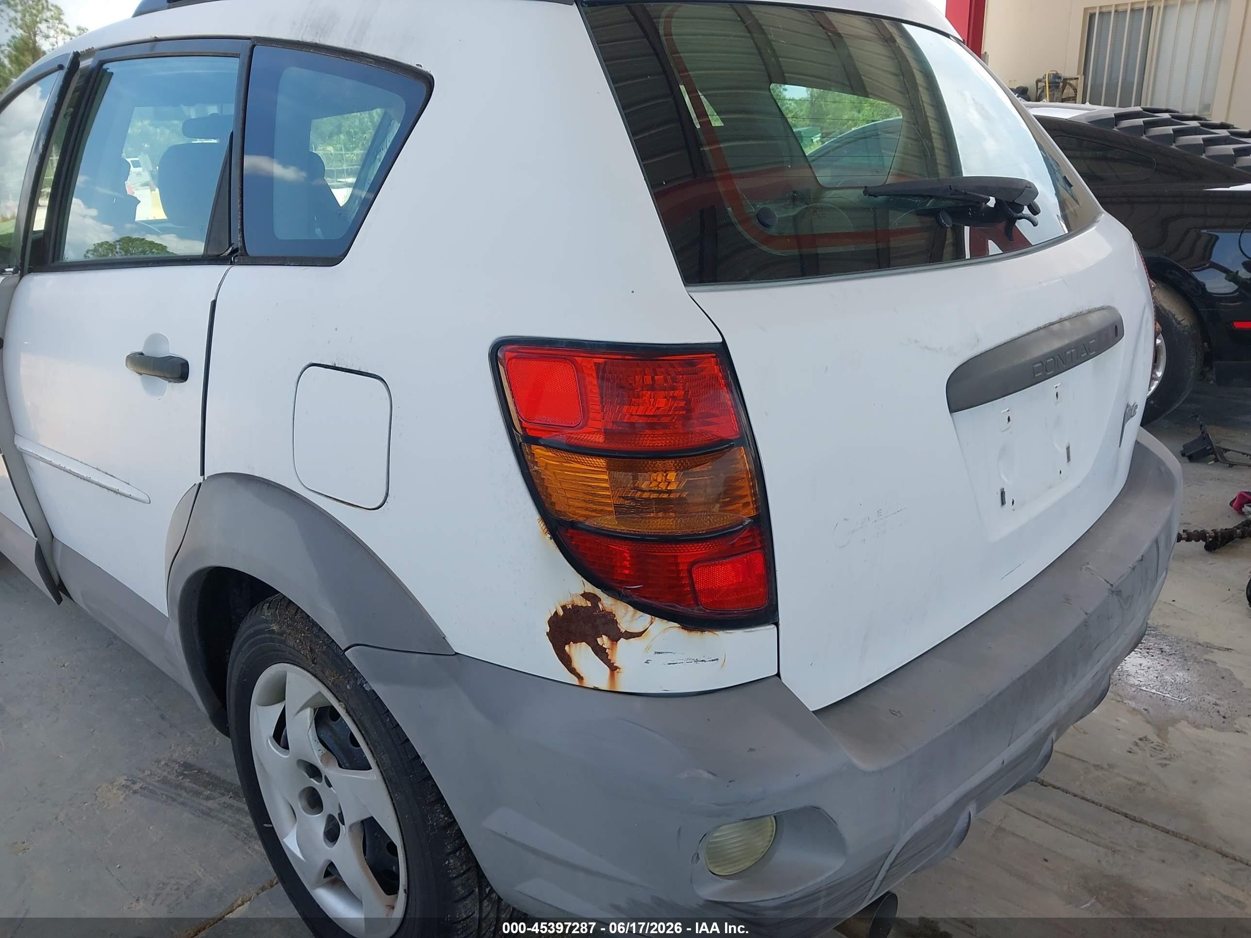 2003 Pontiac Vibe   White vin: 5Y2SL62883Z467589