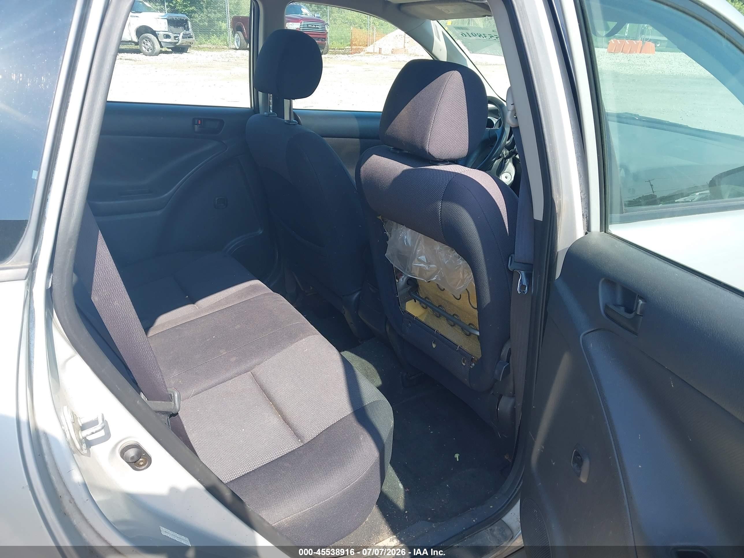 2004 Pontiac Vibe   Silver vin: 5Y2SL628X4Z411199