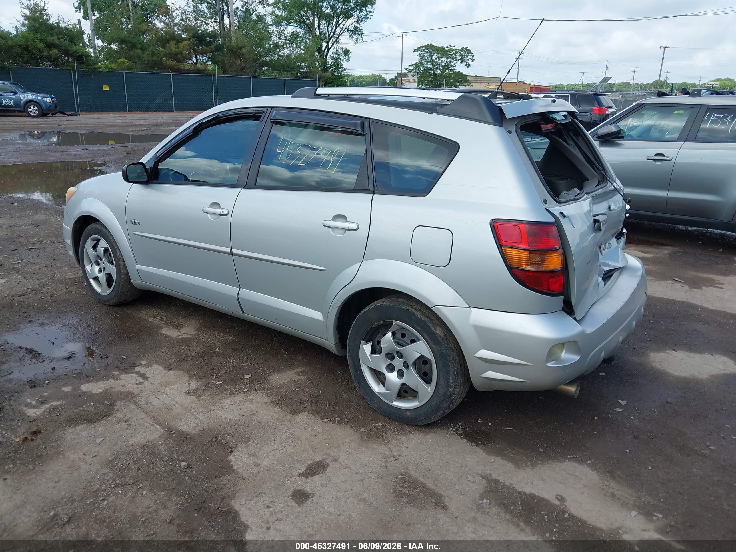 2004 Pontiac Vibe   Silver vin: 5Y2SL628X4Z423627