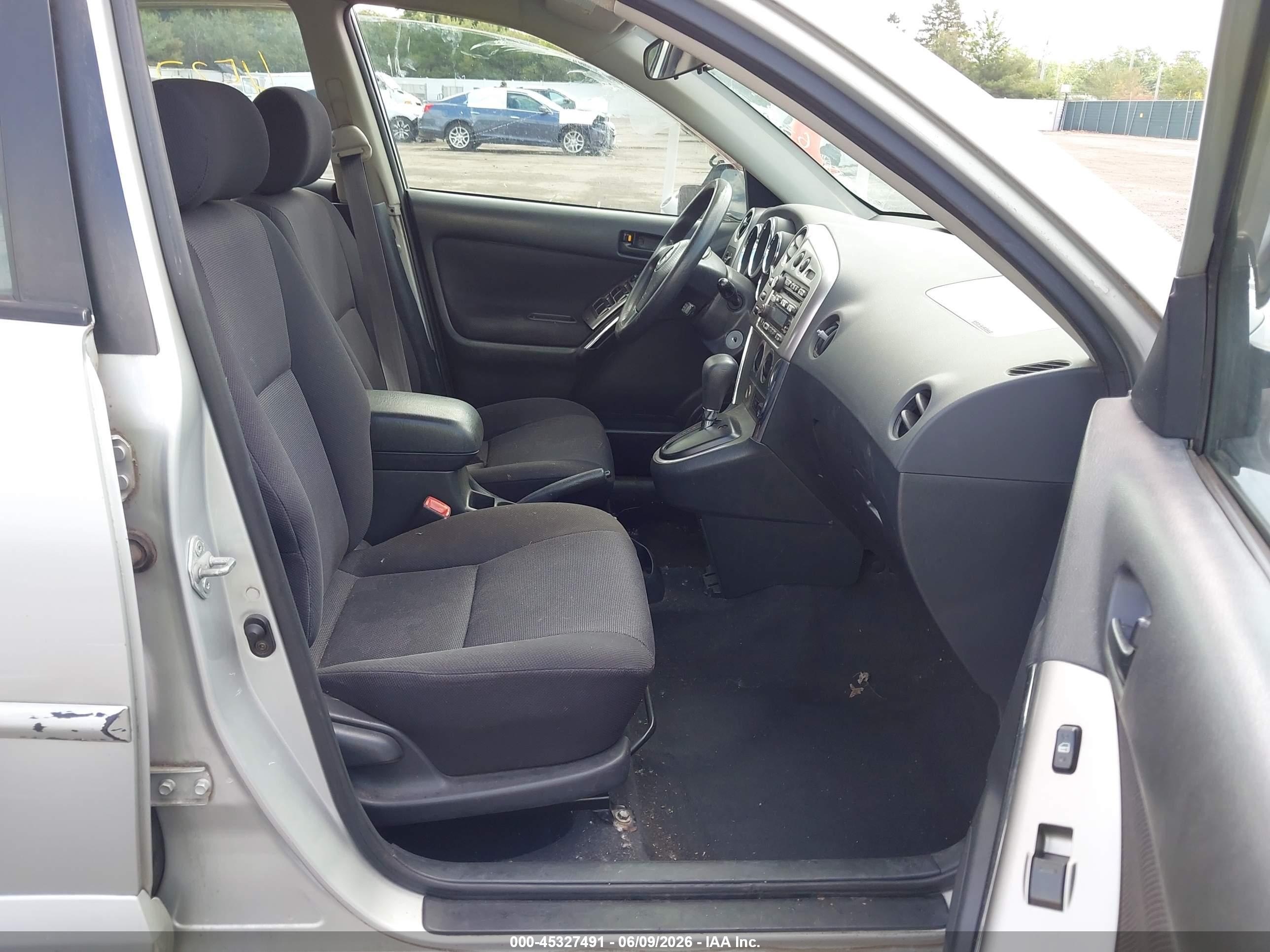2004 Pontiac Vibe   Silver vin: 5Y2SL628X4Z423627