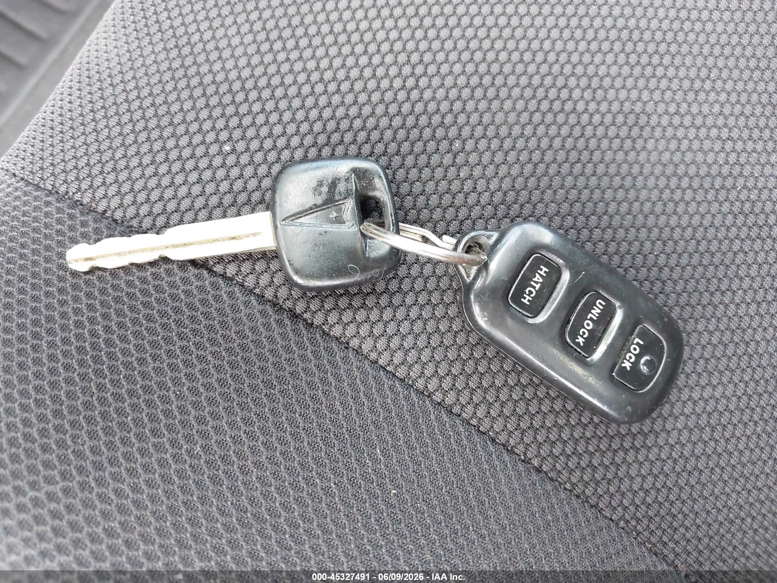 2004 Pontiac Vibe   Silver vin: 5Y2SL628X4Z423627