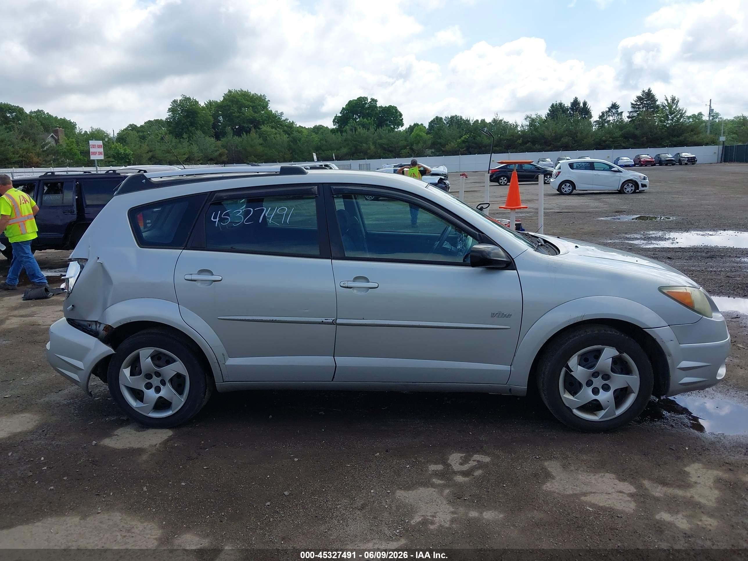 2004 Pontiac Vibe   Silver vin: 5Y2SL628X4Z423627