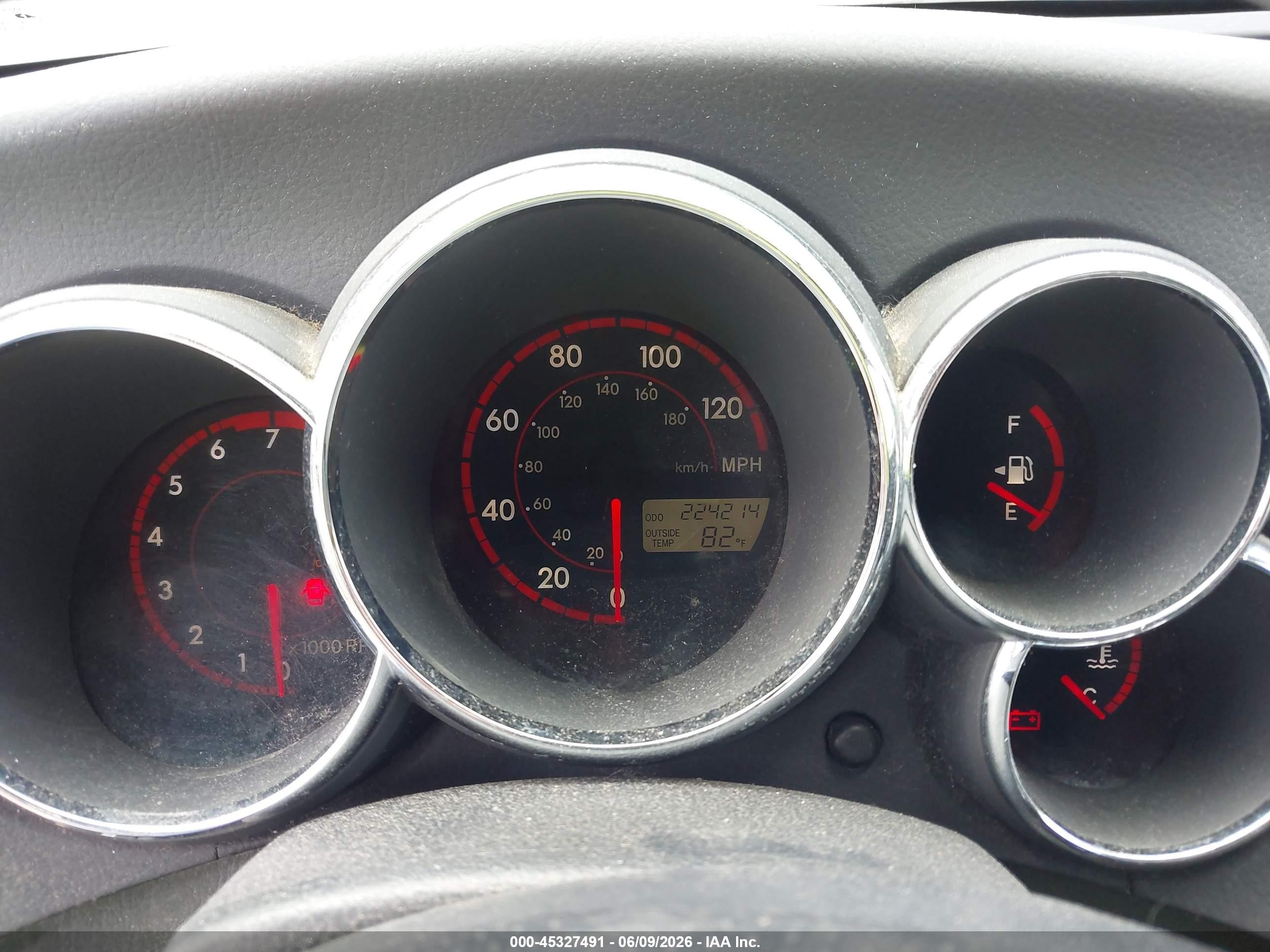 2004 Pontiac Vibe   Silver vin: 5Y2SL628X4Z423627