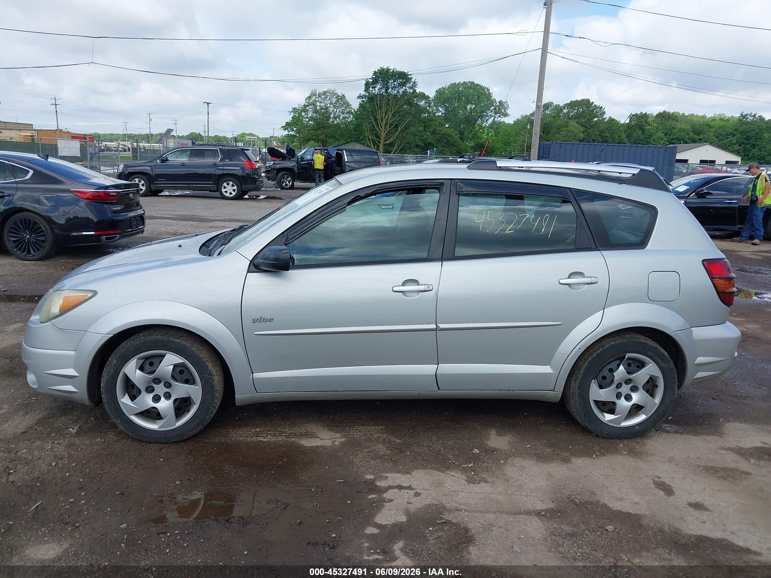 2004 Pontiac Vibe   Silver vin: 5Y2SL628X4Z423627