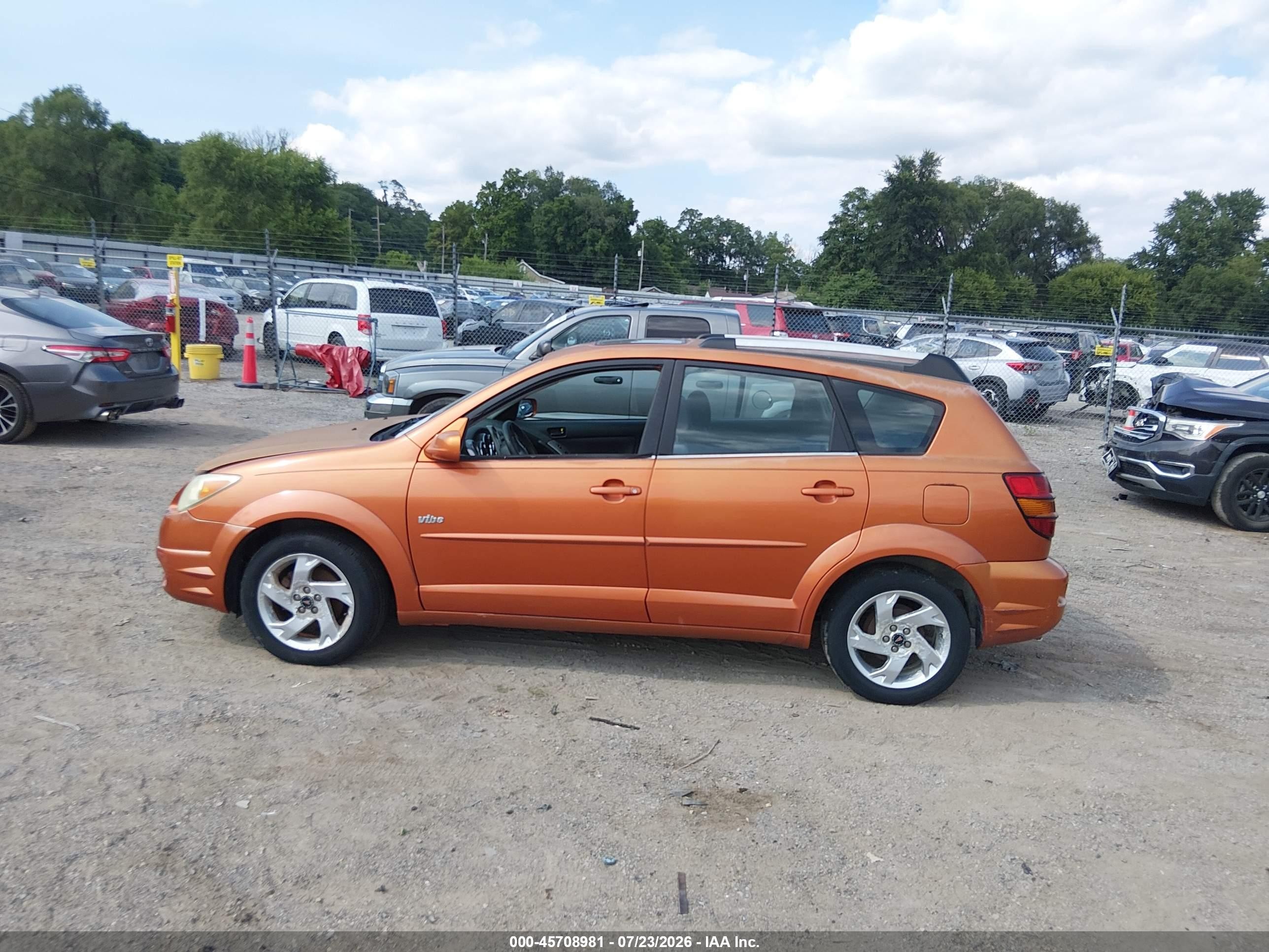 2005 Pontiac Vibe   Orange vin: 5Y2SL63815Z407560