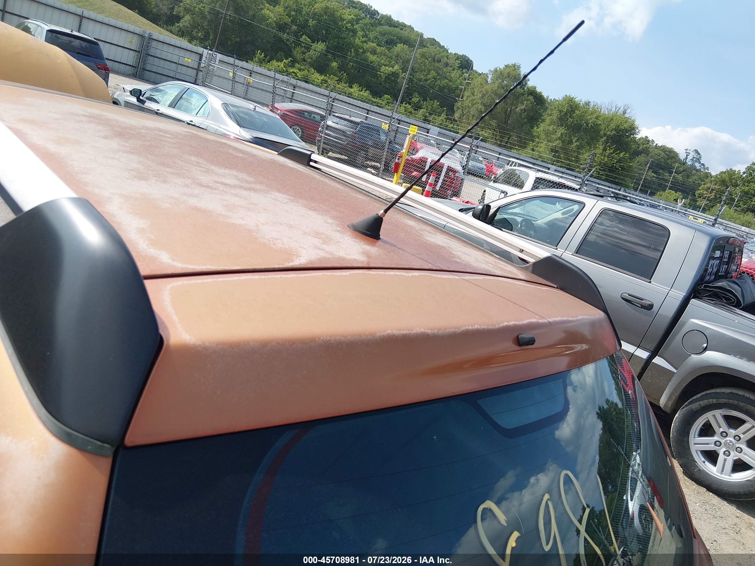 2005 Pontiac Vibe   Orange vin: 5Y2SL63815Z407560