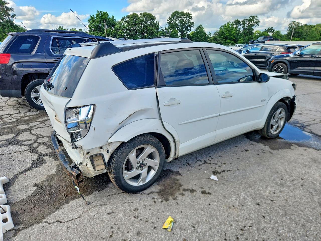 2005 Pontiac Vibe White vin: 5Y2SL63825Z412458