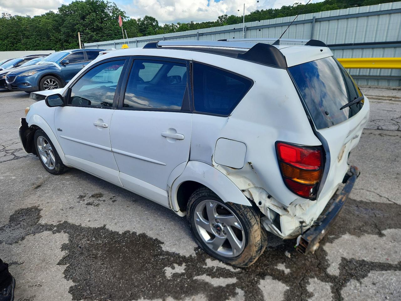 2005 Pontiac Vibe White vin: 5Y2SL63825Z412458