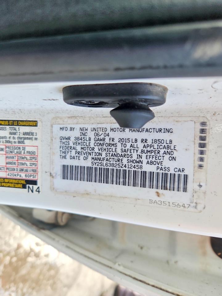 2005 Pontiac Vibe White vin: 5Y2SL63825Z412458