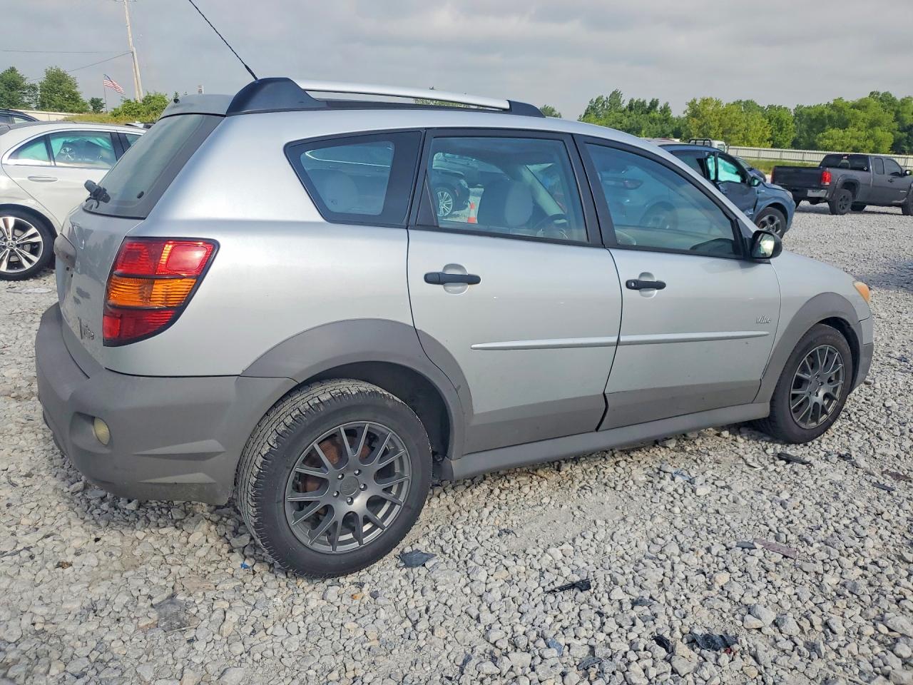 2005 Pontiac Vibe Silver vin: 5Y2SL63835Z458008