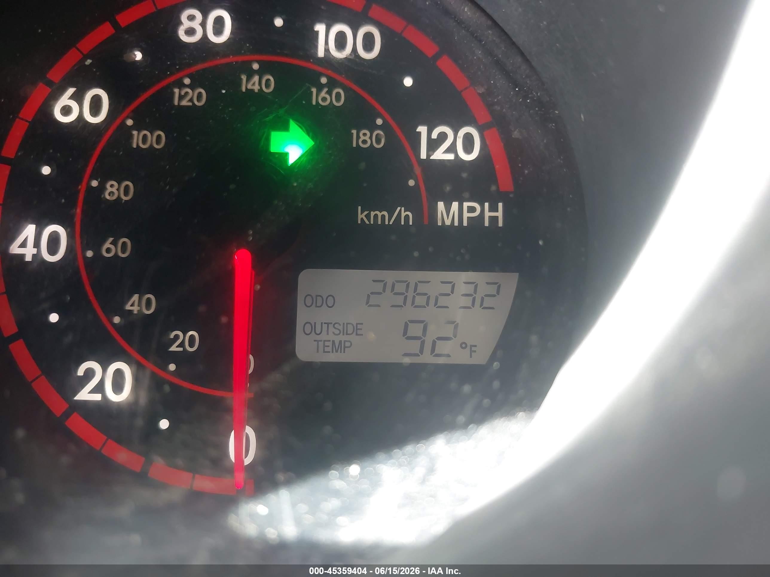 2005 Pontiac Vibe   White vin: 5Y2SL63835Z464312