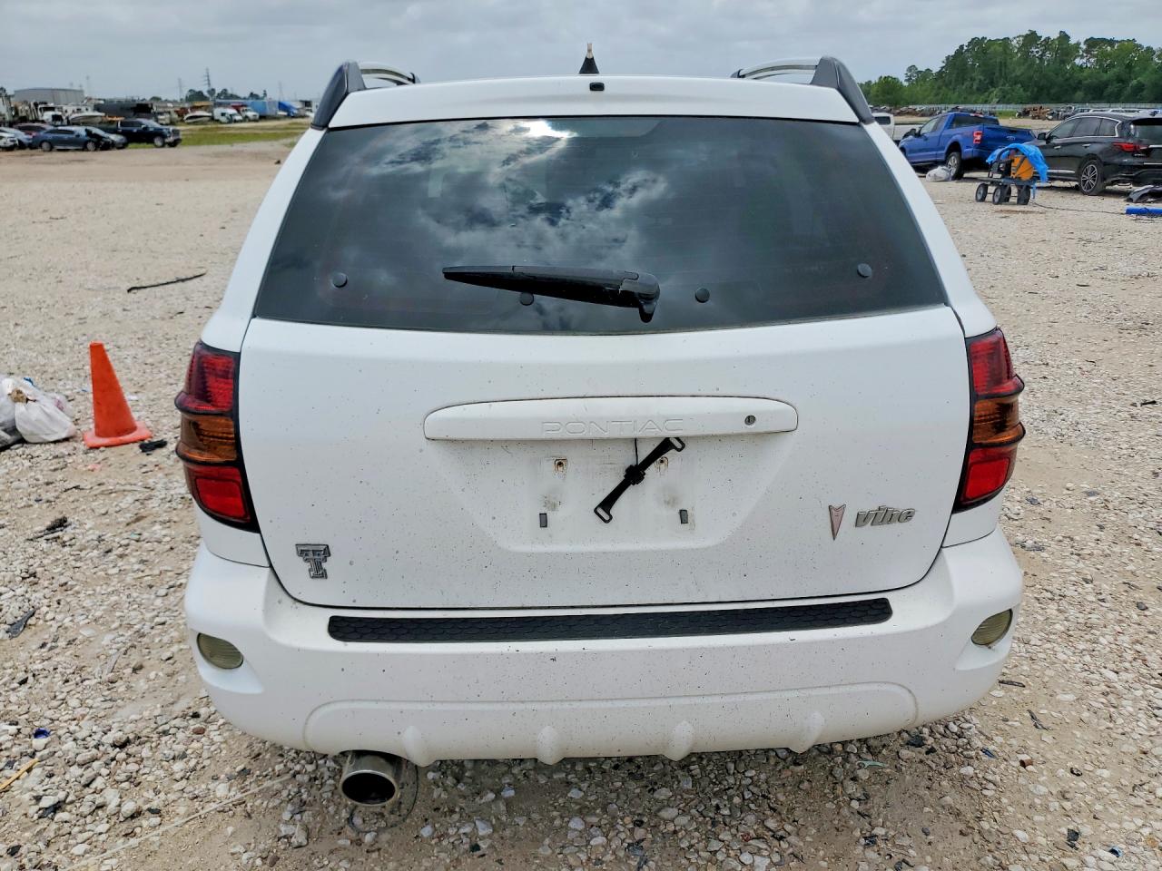 2005 Pontiac Vibe White vin: 5Y2SL63845Z432226