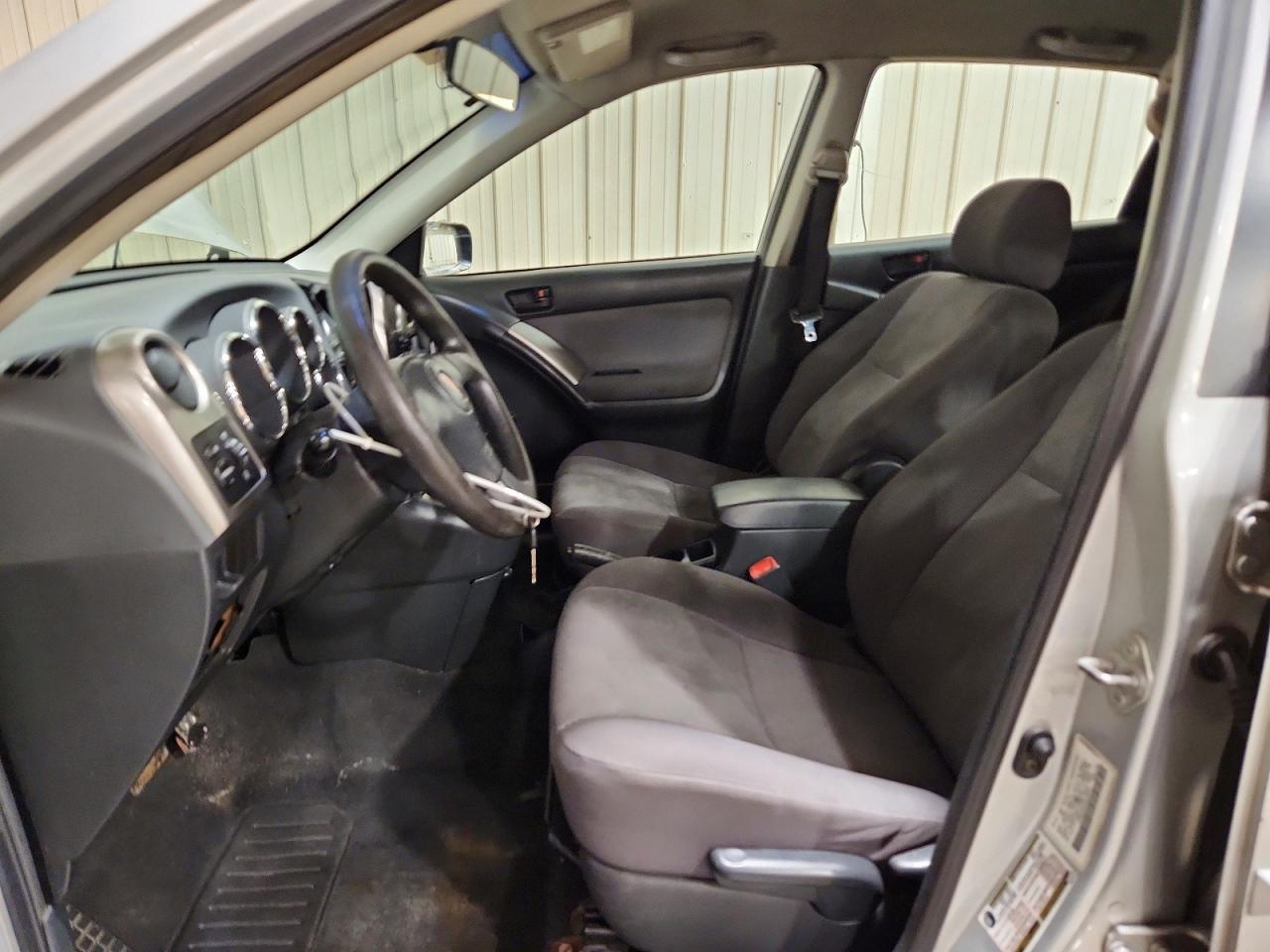2005 Pontiac Vibe Silver vin: 5Y2SL63845Z438379