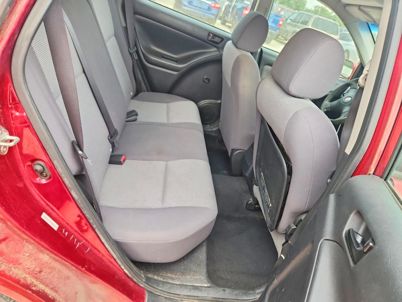 2005 Pontiac Vibe Red vin: 5Y2SL63845Z483158