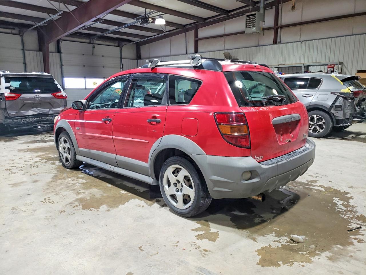 2005 Pontiac Vibe Red vin: 5Y2SL63875Z455127