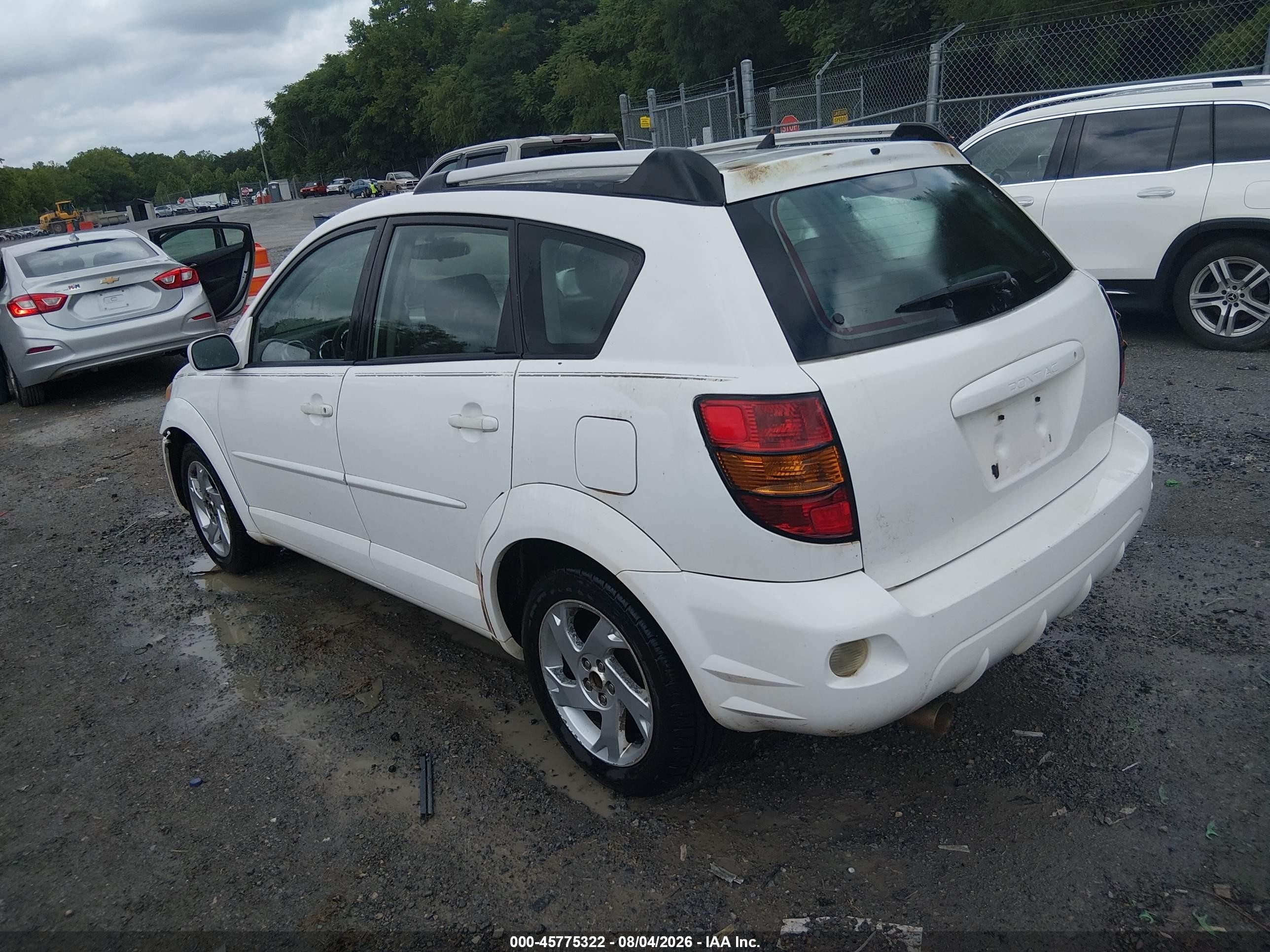 2005 Pontiac Vibe   White vin: 5Y2SL63875Z482389