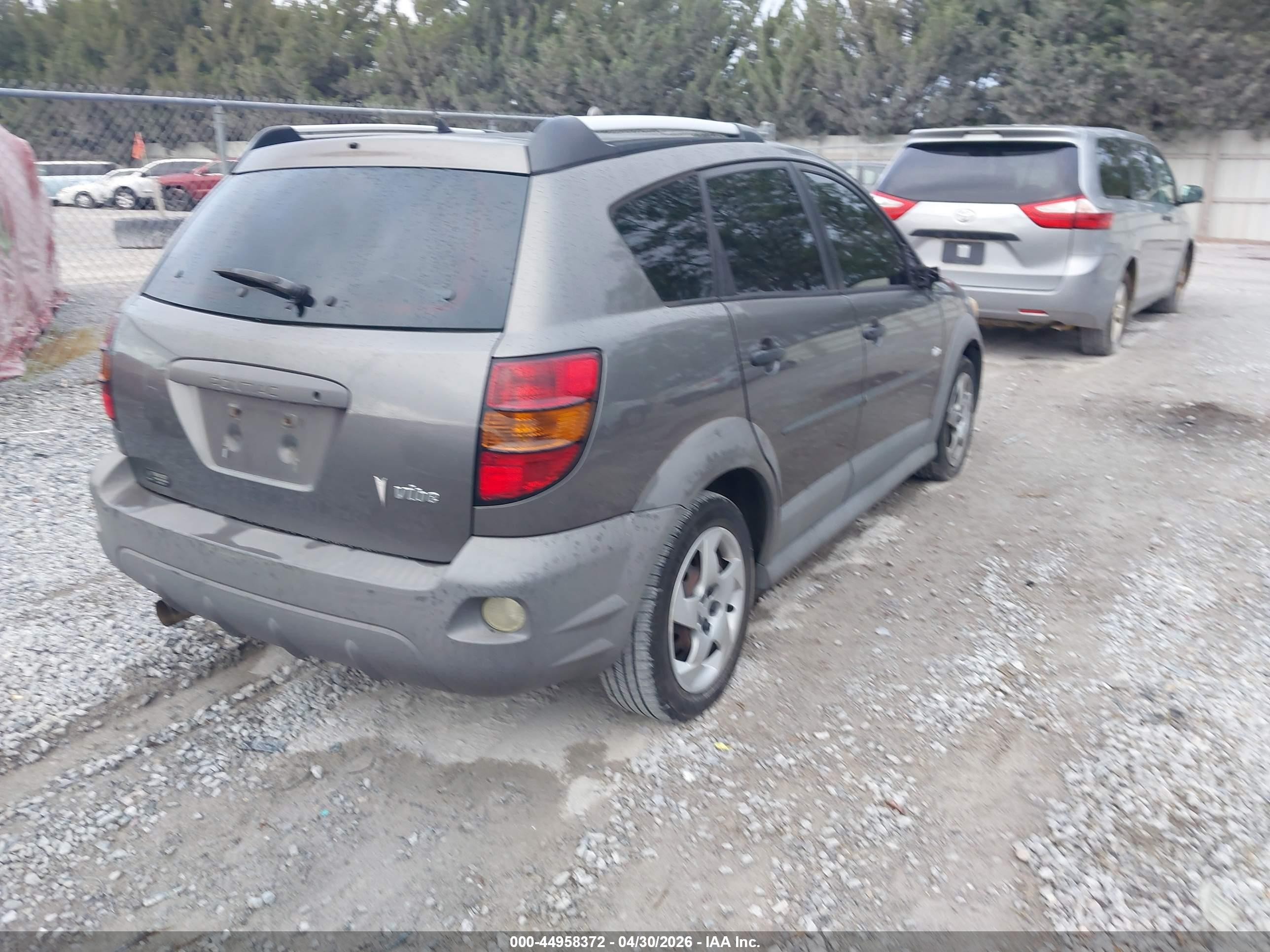 2005 Pontiac Vibe   Gray vin: 5Y2SL63885Z439485