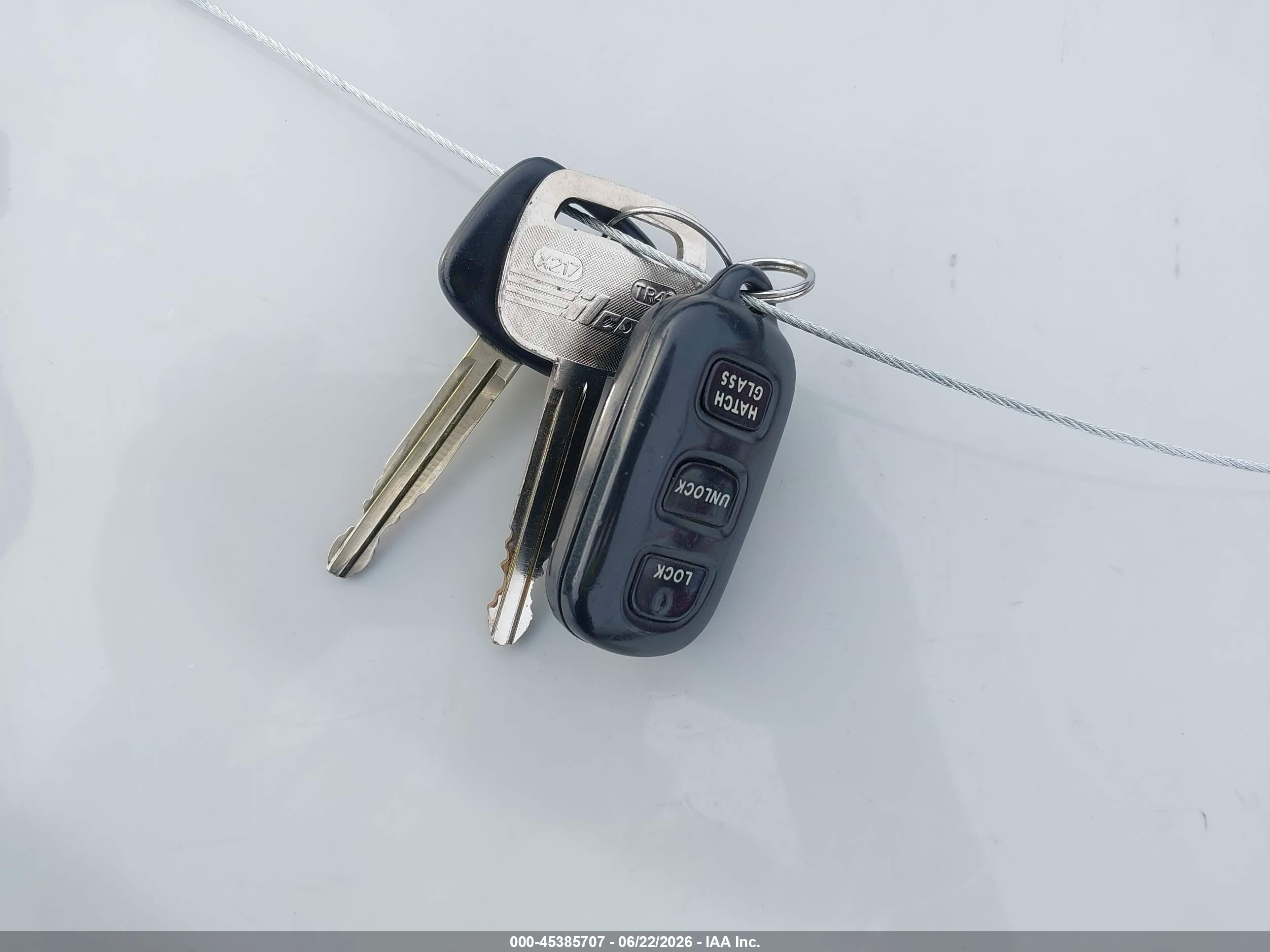2005 Pontiac Vibe   White vin: 5Y2SL63895Z443058