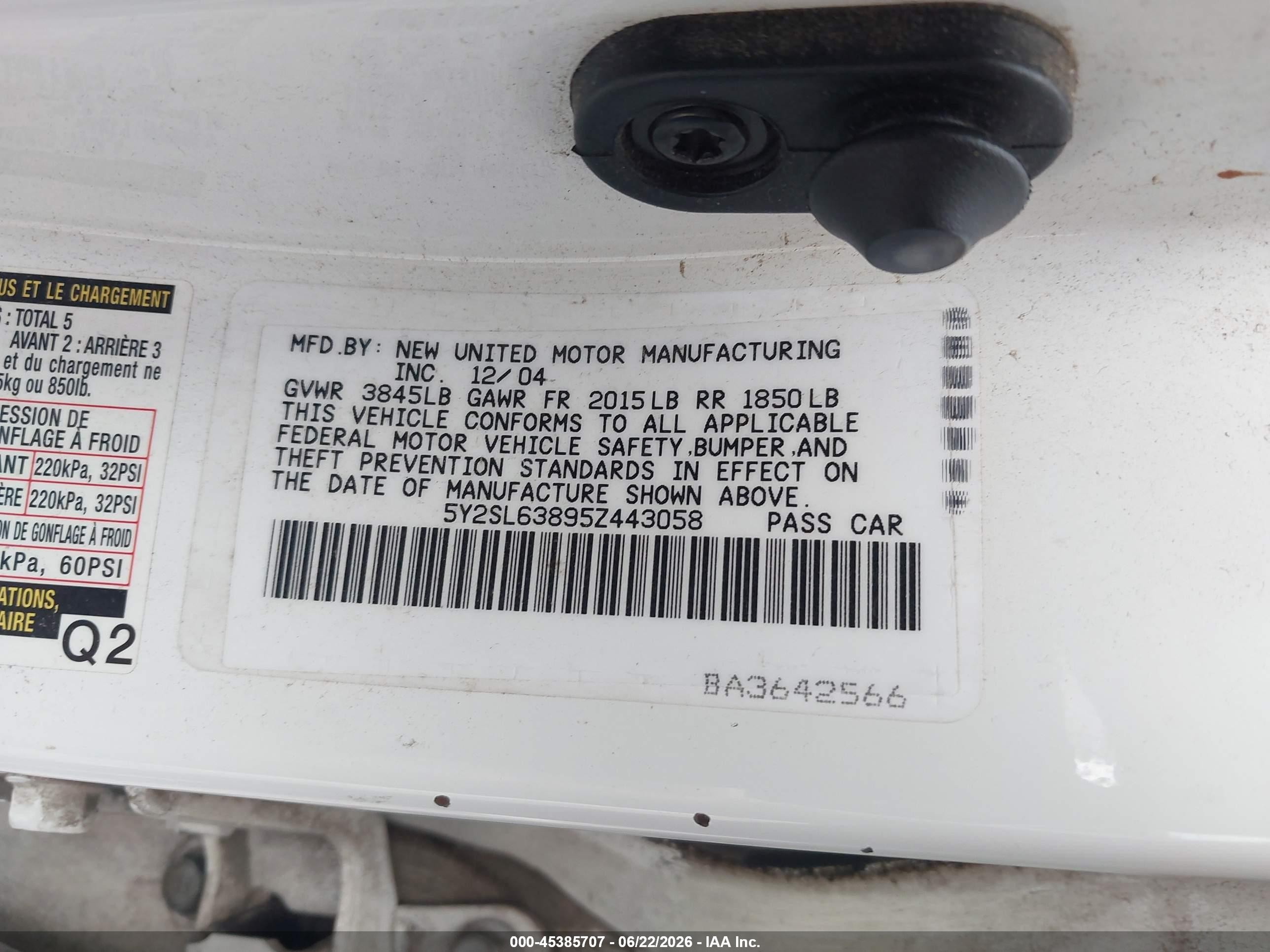 2005 Pontiac Vibe   White vin: 5Y2SL63895Z443058