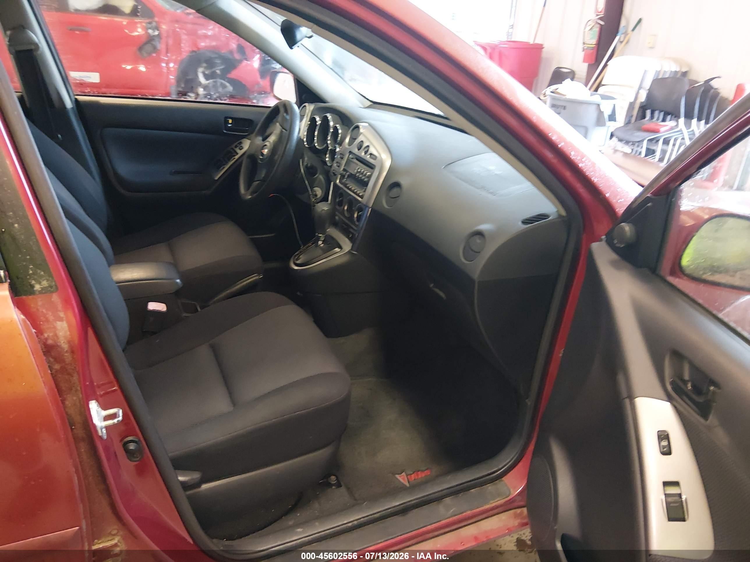 2005 Pontiac Vibe   Orange vin: 5Y2SL638X5Z421795