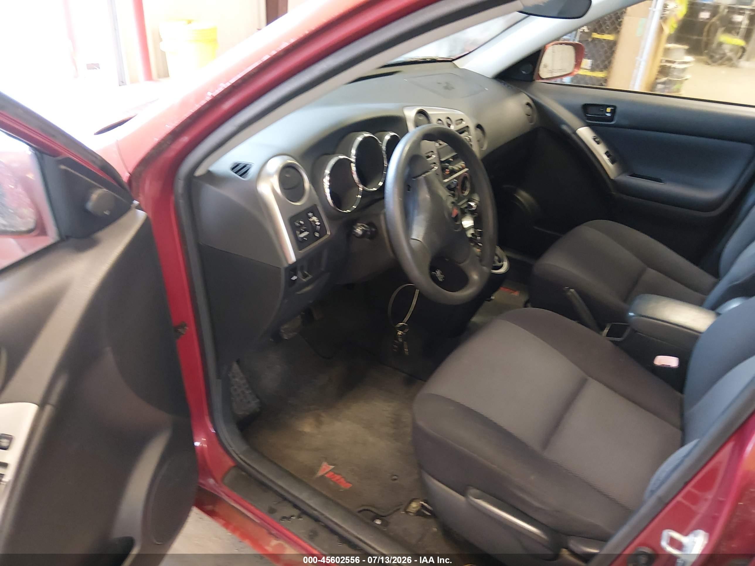 2005 Pontiac Vibe   Orange vin: 5Y2SL638X5Z421795