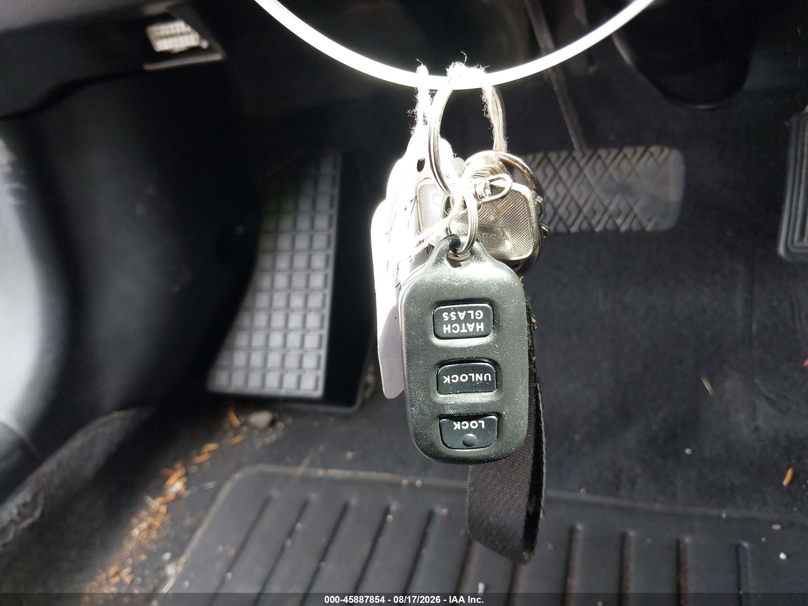 2007 Pontiac Vibe   White vin: 5Y2SL65817Z420664