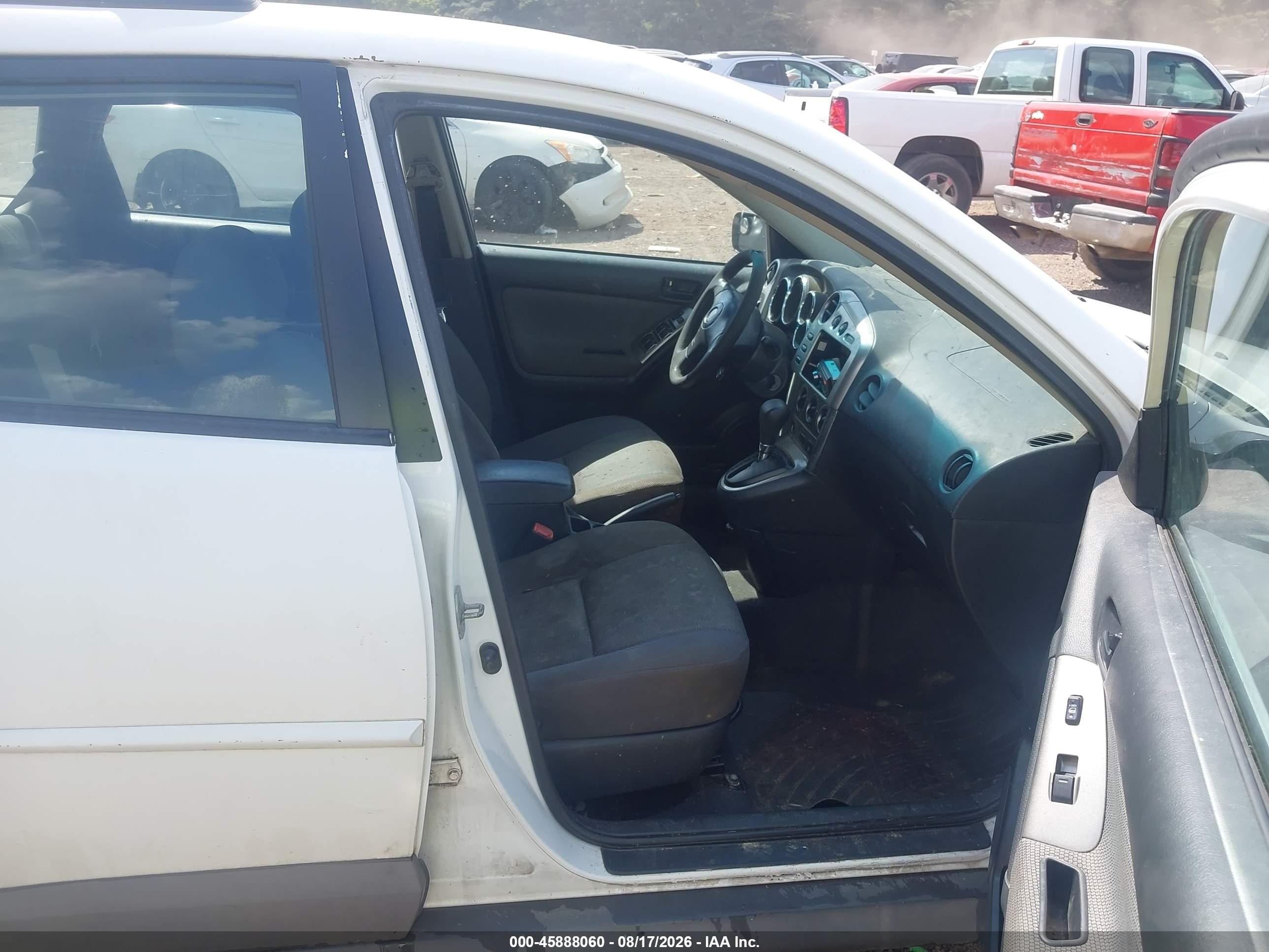 2008 Pontiac Vibe   White vin: 5Y2SL65838Z414995