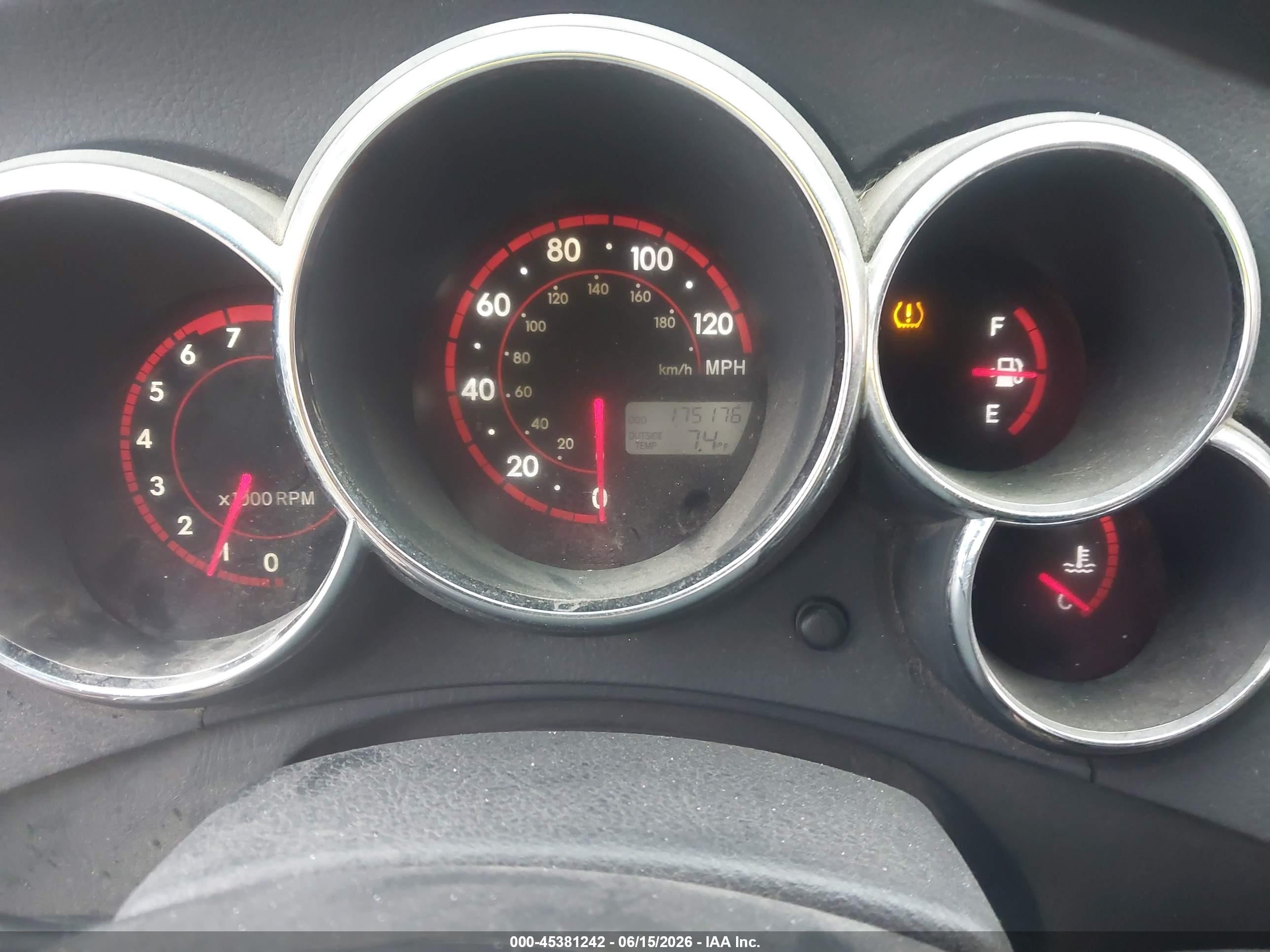 2008 Pontiac Vibe   Silver vin: 5Y2SL65848Z402113