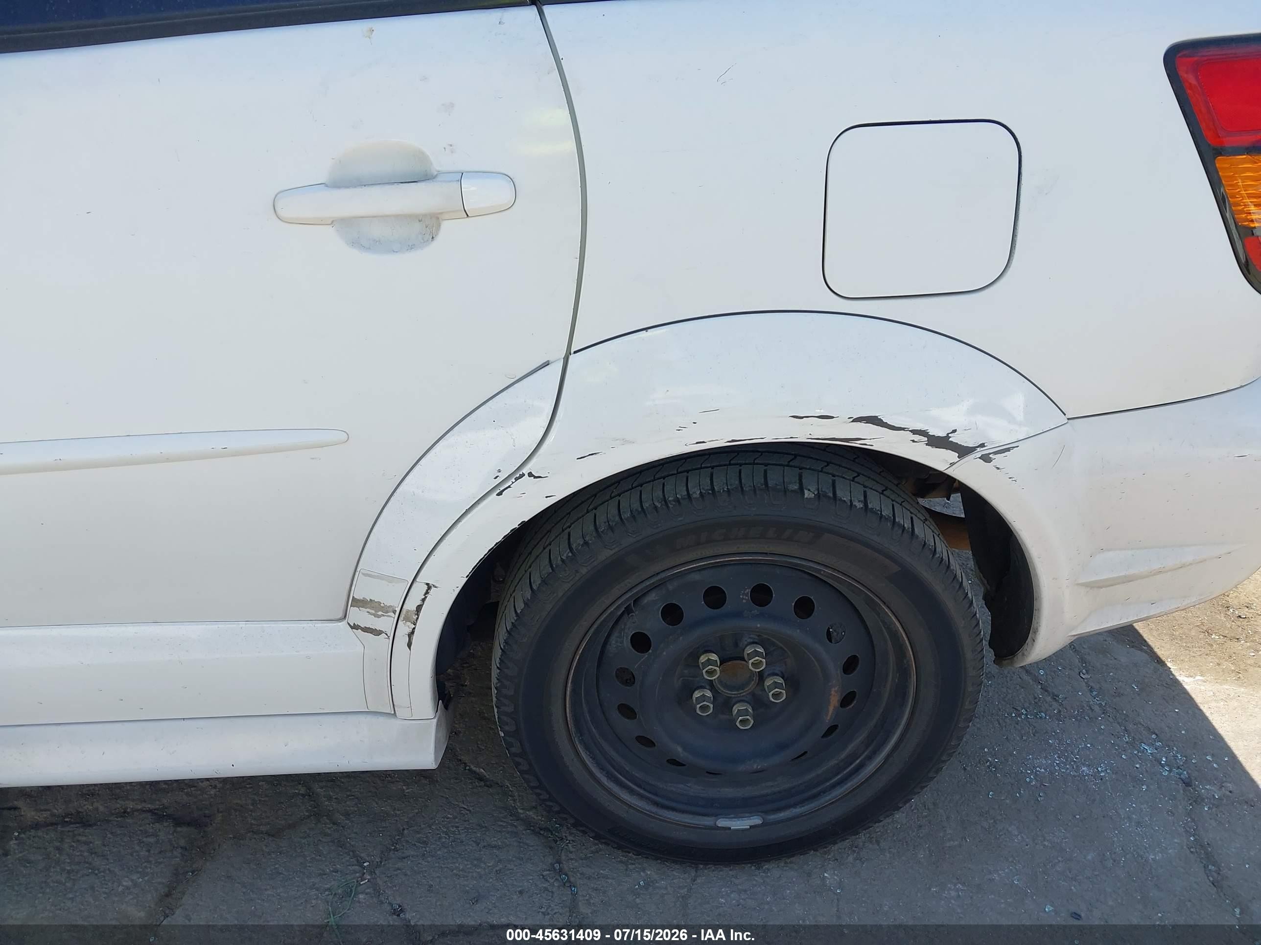 2006 Pontiac Vibe   White vin: 5Y2SL65866Z415491
