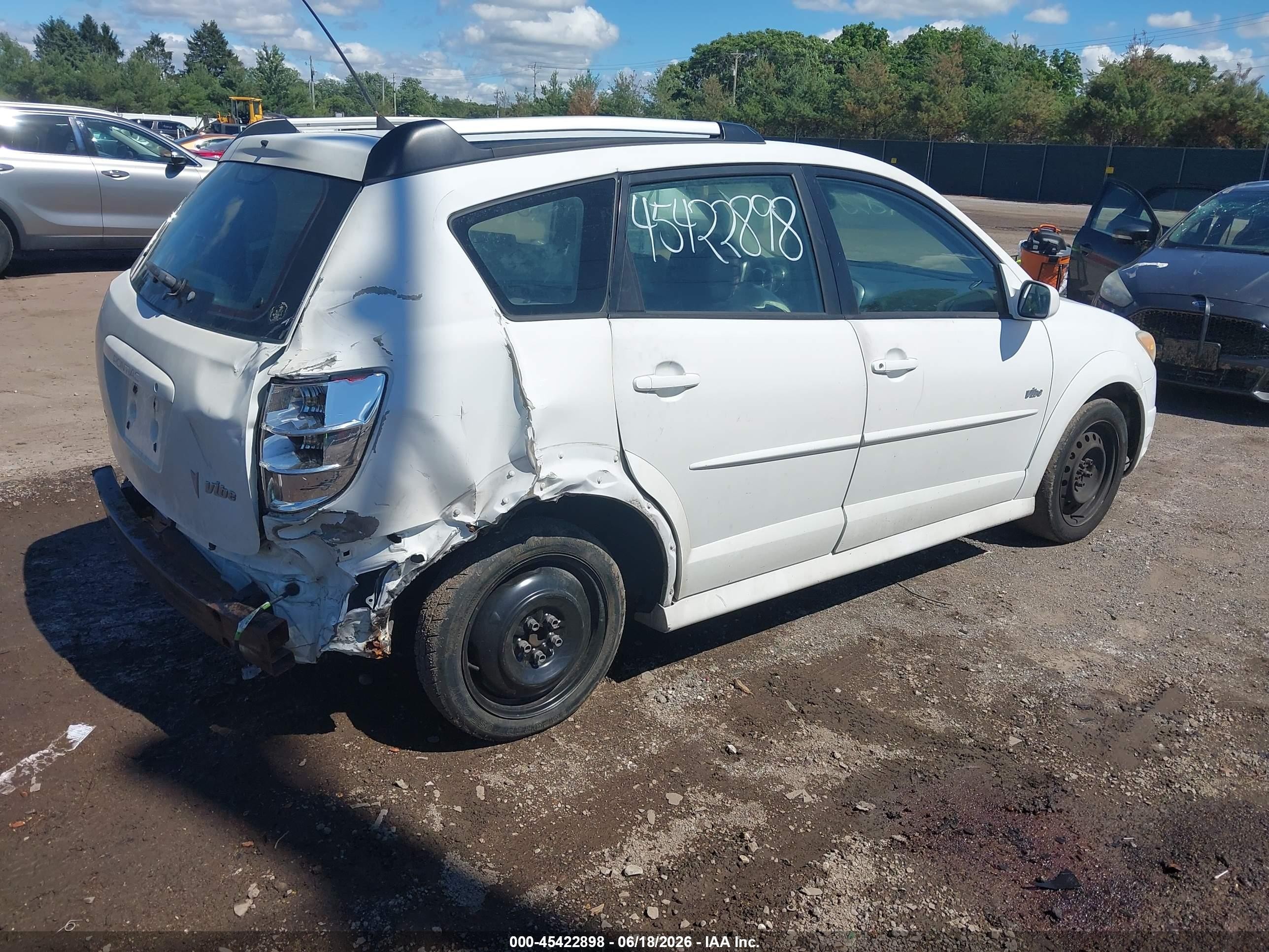 2007 Pontiac Vibe   White vin: 5Y2SL65867Z407182