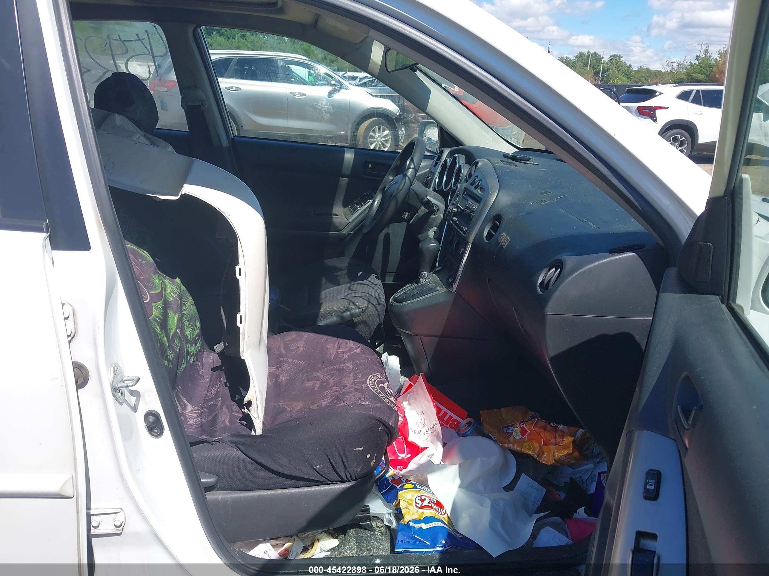 2007 Pontiac Vibe   White vin: 5Y2SL65867Z407182