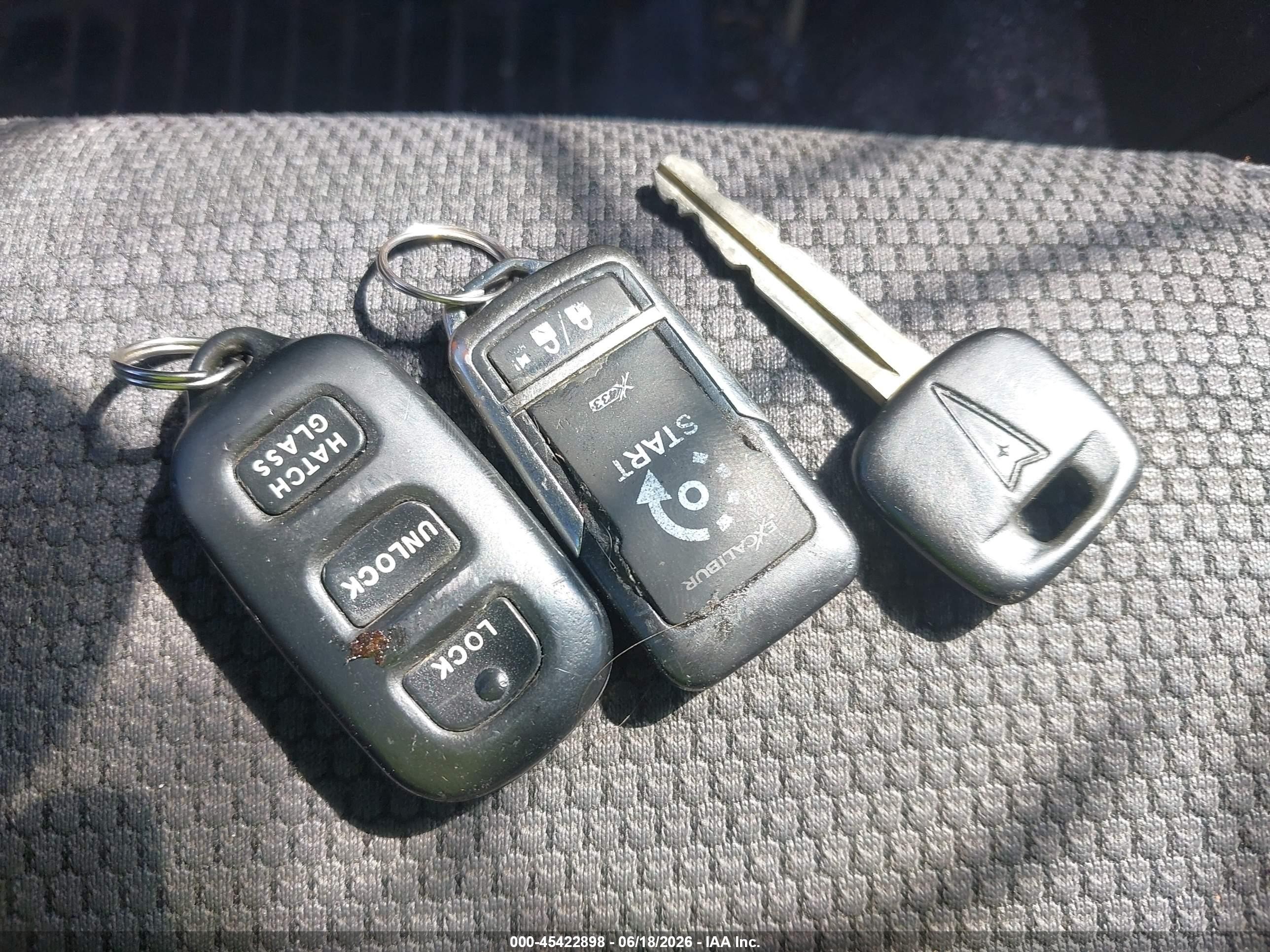 2007 Pontiac Vibe   White vin: 5Y2SL65867Z407182