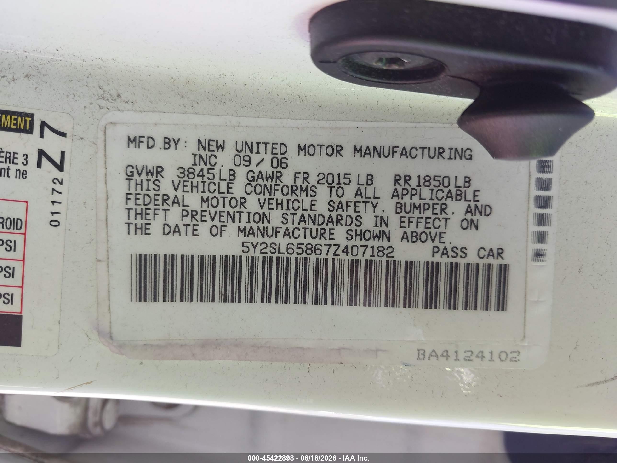 2007 Pontiac Vibe   White vin: 5Y2SL65867Z407182