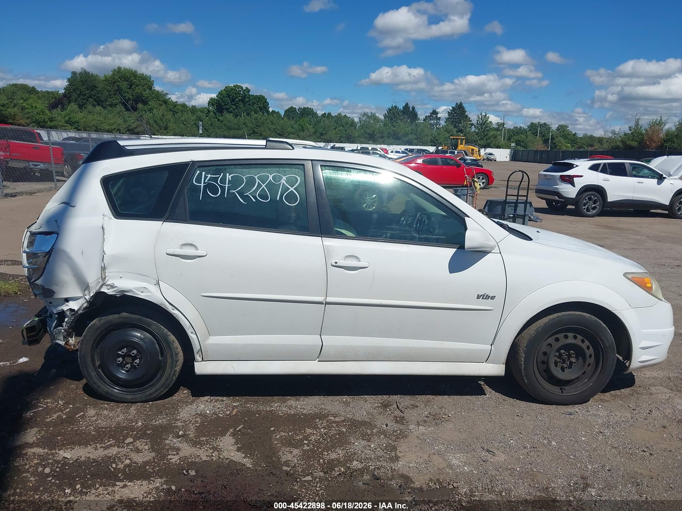 2007 Pontiac Vibe   White vin: 5Y2SL65867Z407182