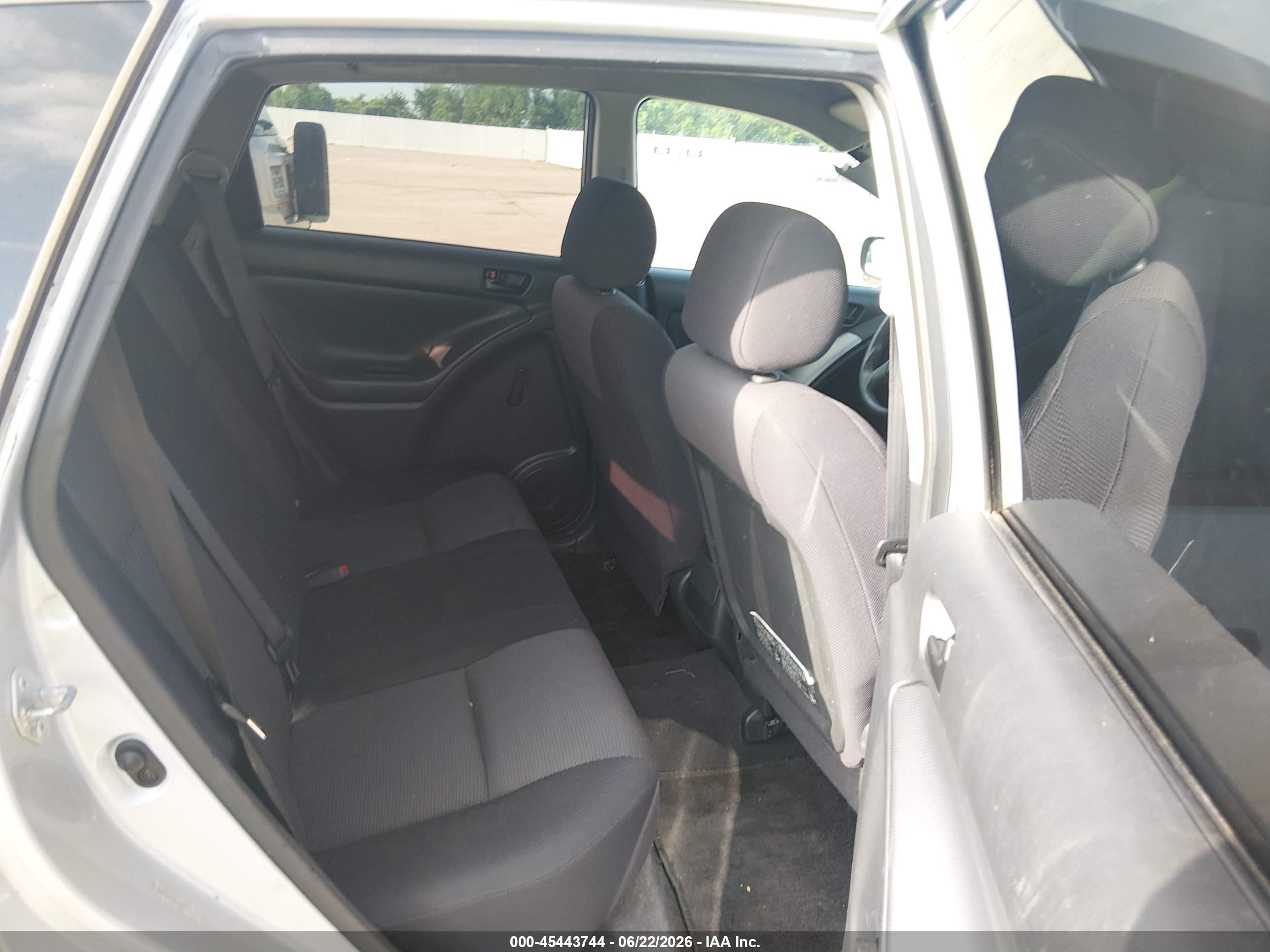 2006 Pontiac Vibe   Silver vin: 5Y2SL65876Z401356