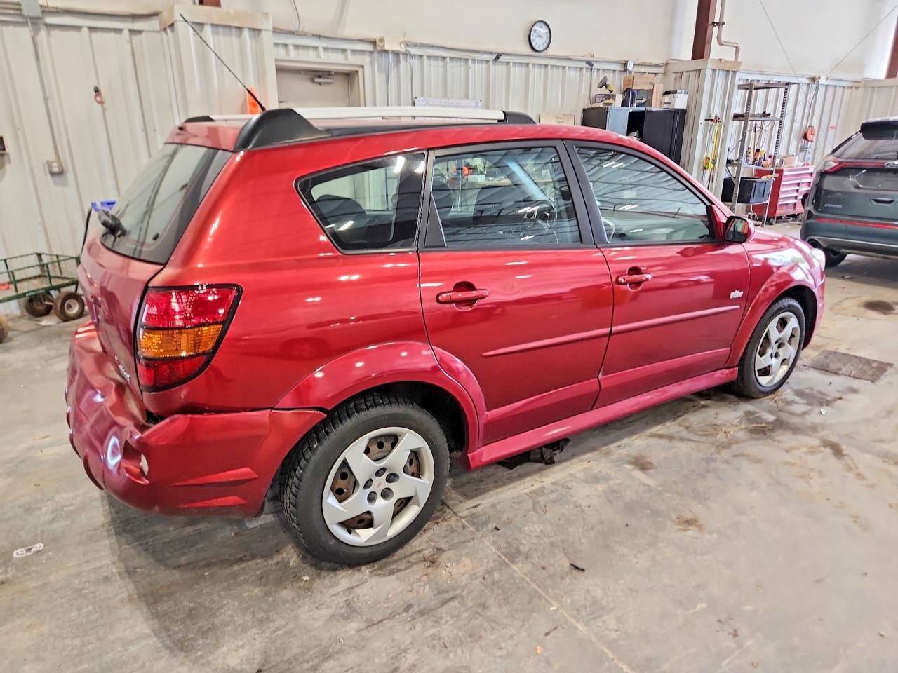 2007 Pontiac Vibe Red vin: 5Y2SL65887Z408155