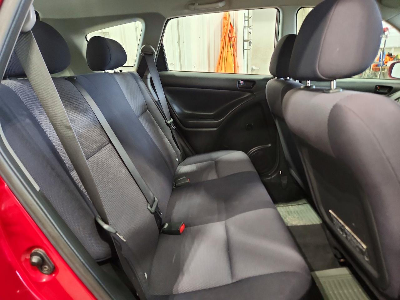 2007 Pontiac Vibe Red vin: 5Y2SL65887Z408155